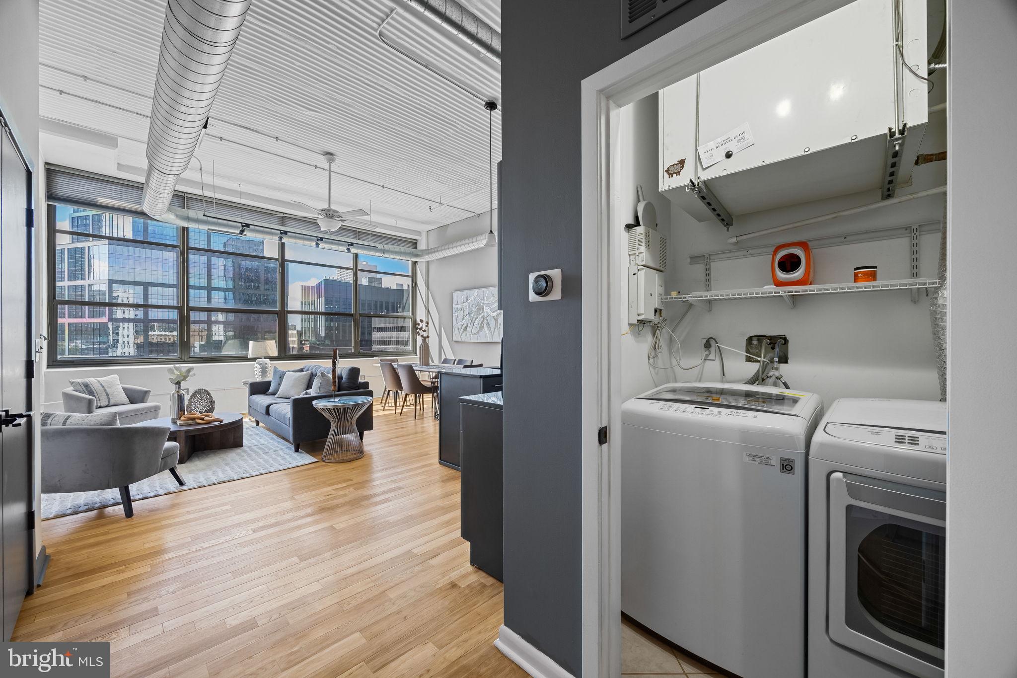 LOGAN SQUARE - Residential