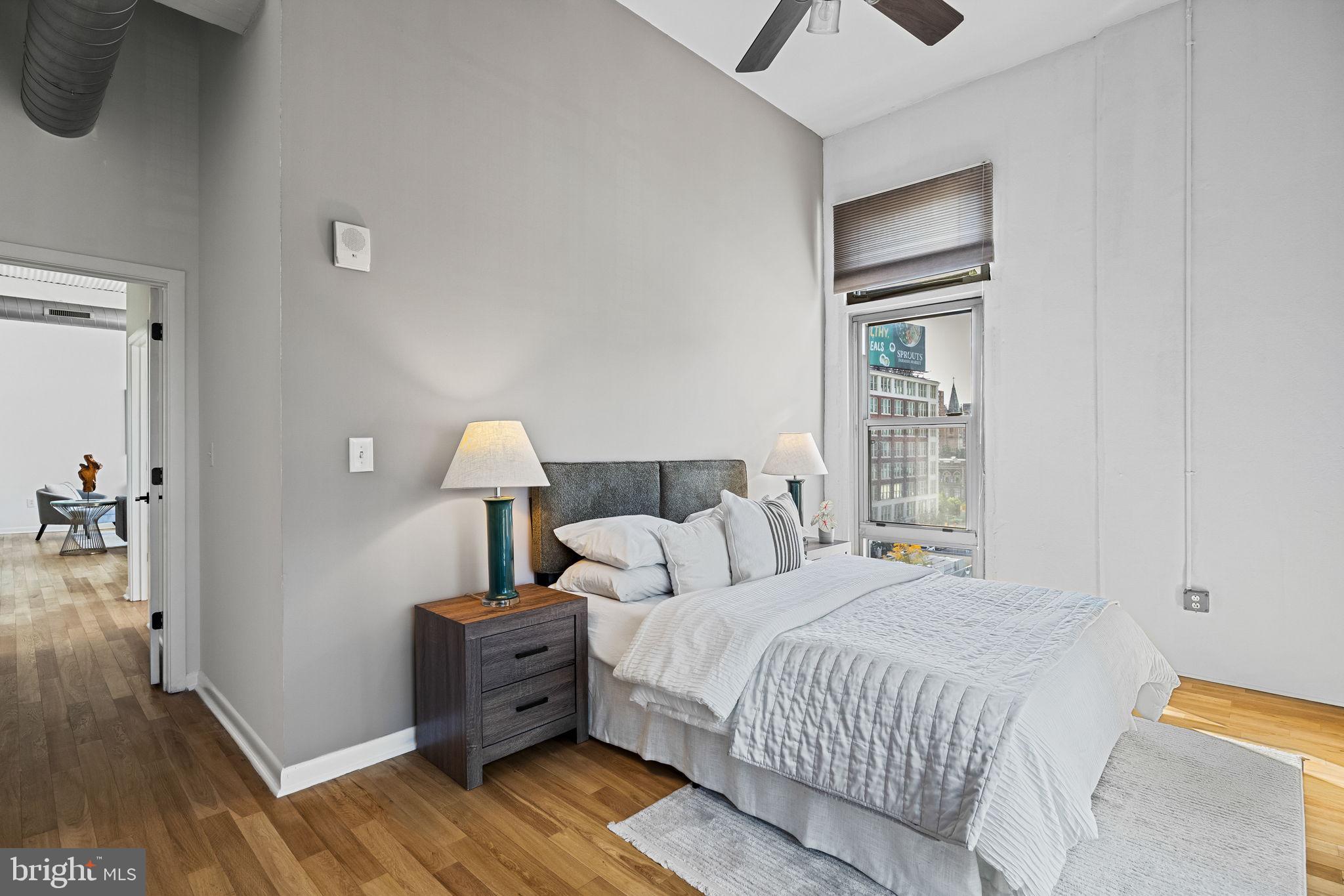 LOGAN SQUARE - Residential