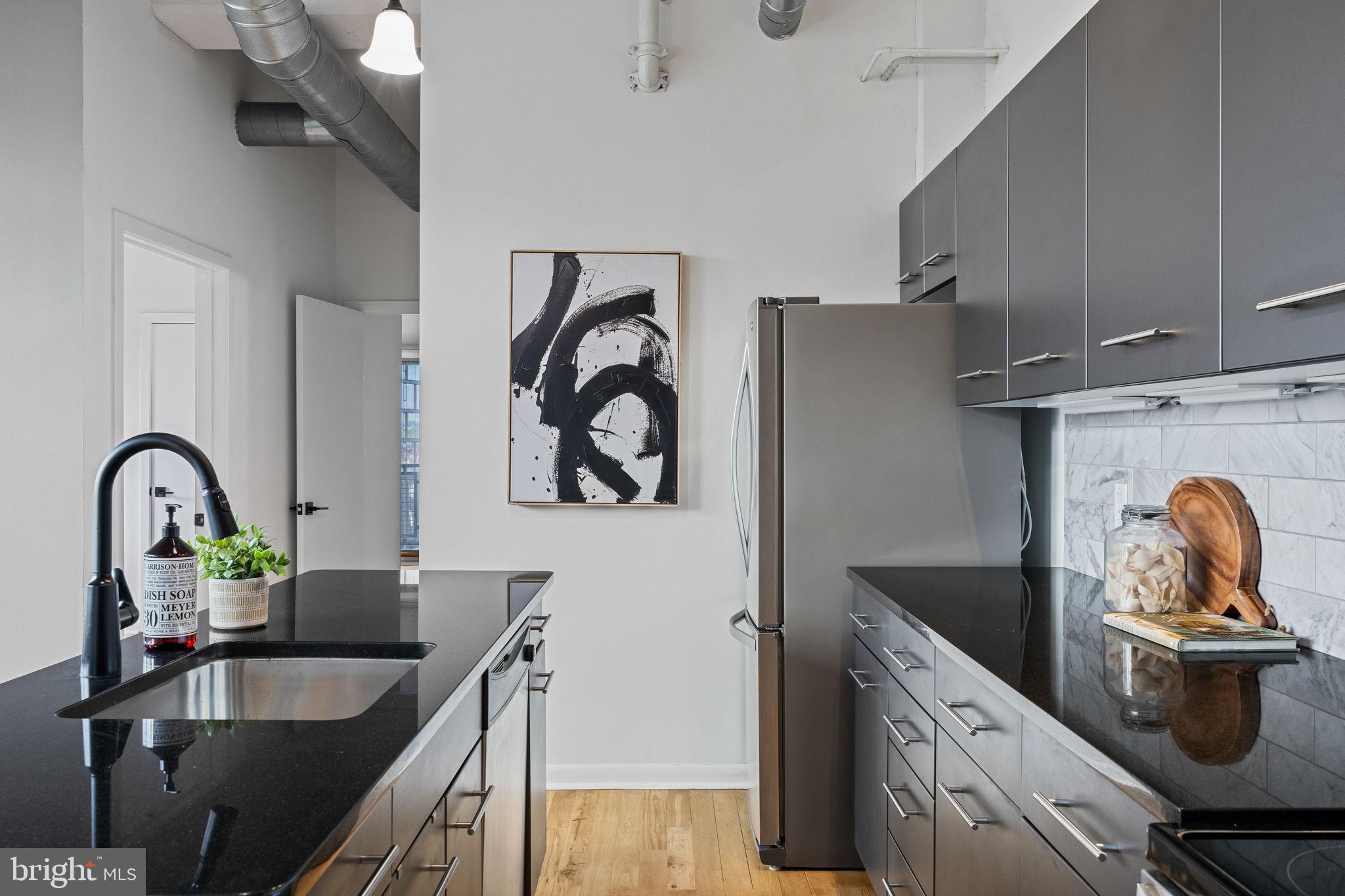 LOGAN SQUARE - Residential