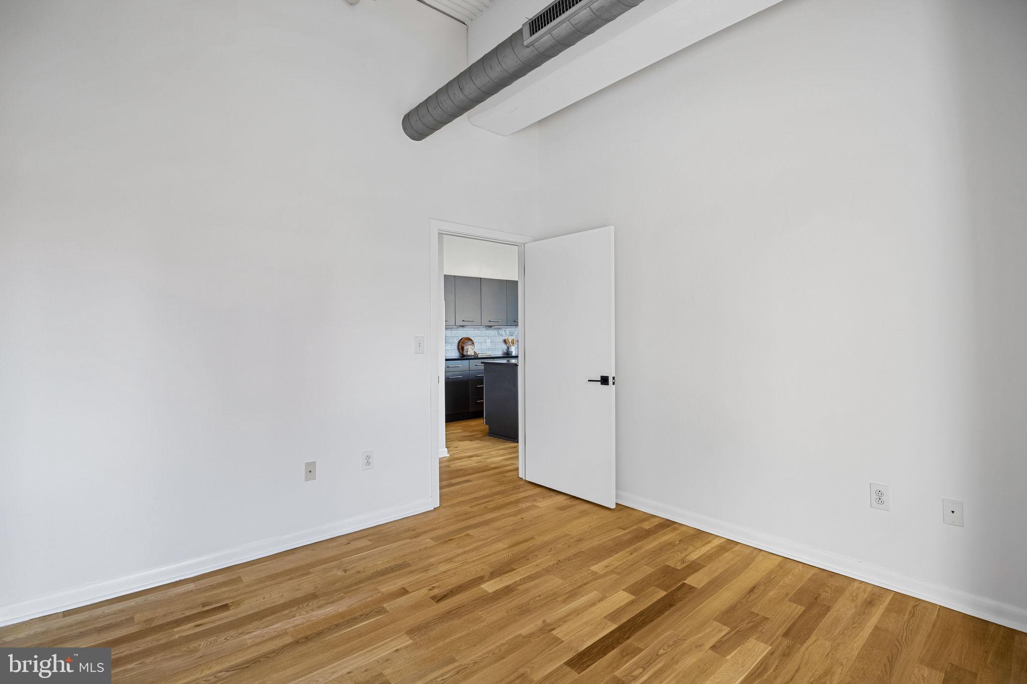 LOGAN SQUARE - Residential