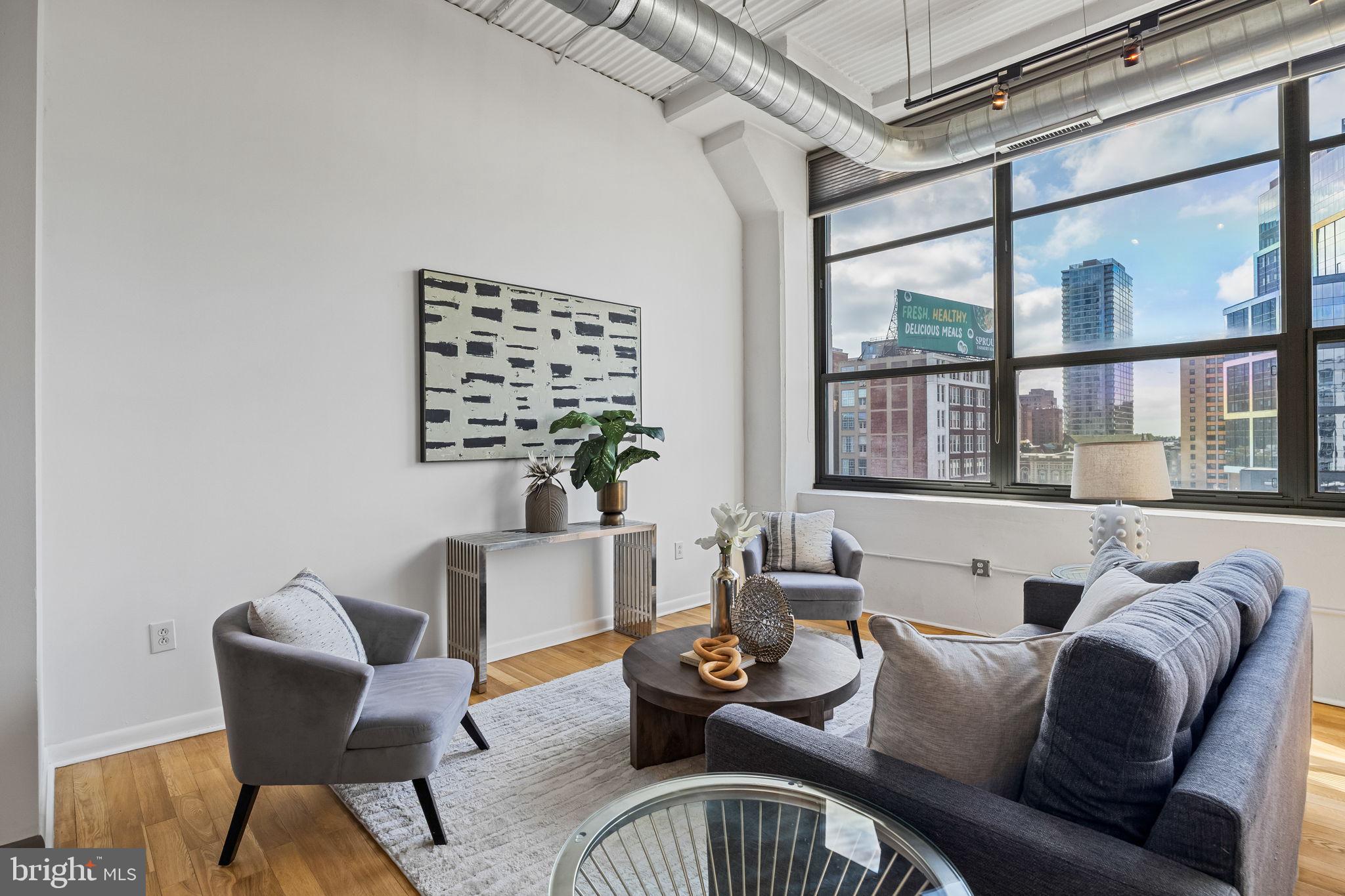 LOGAN SQUARE - Residential