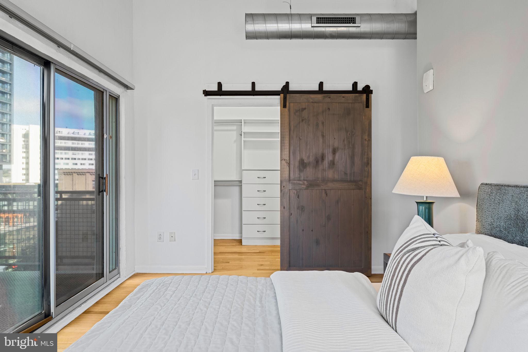 LOGAN SQUARE - Residential