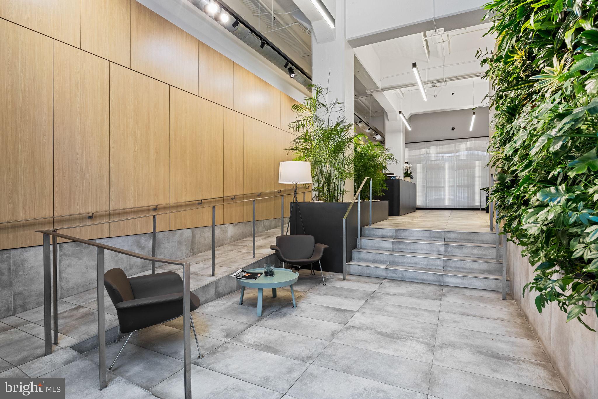 LOGAN SQUARE - Residential