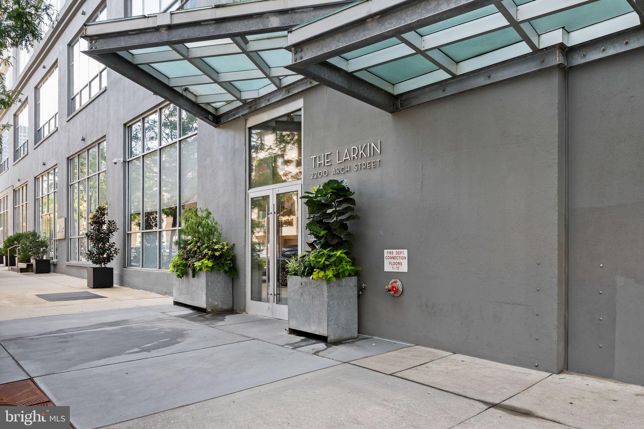 LOGAN SQUARE - Residential