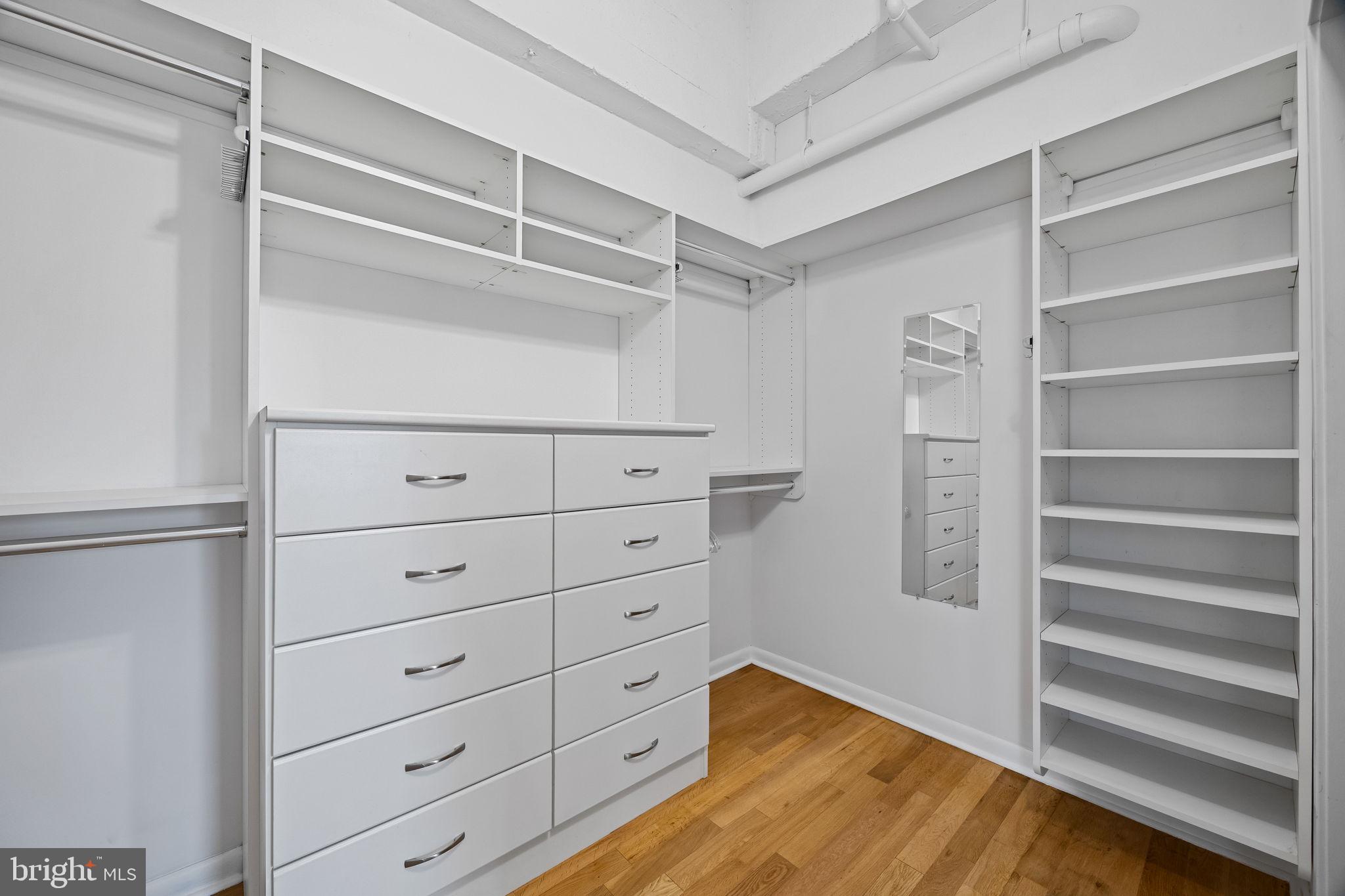 LOGAN SQUARE - Residential