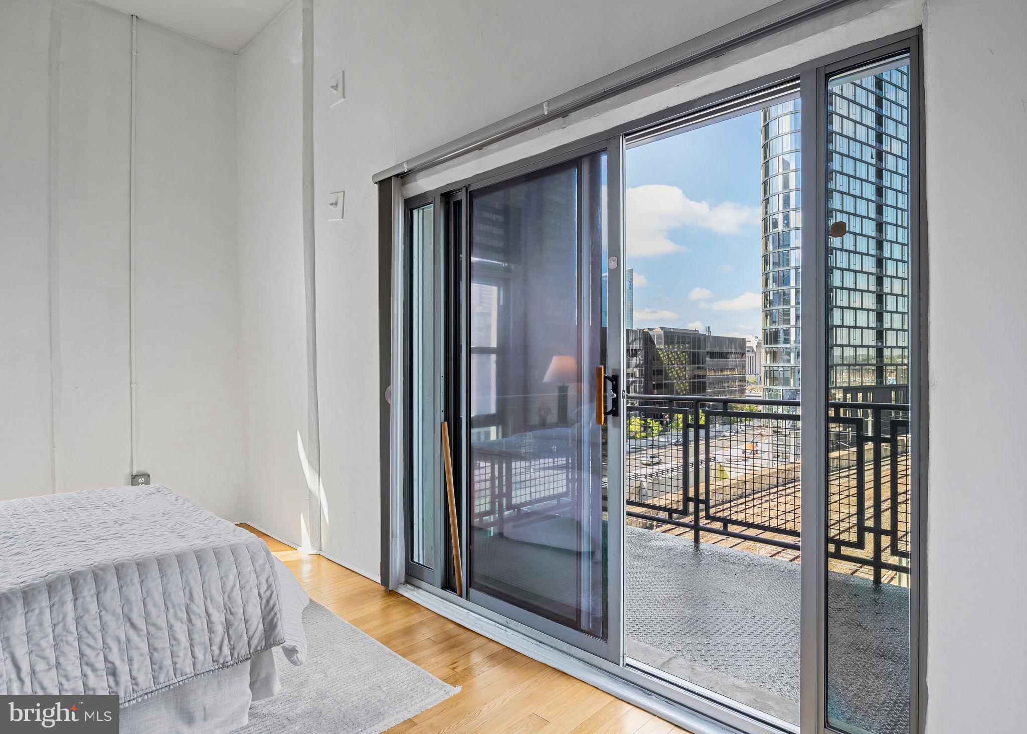 LOGAN SQUARE - Residential