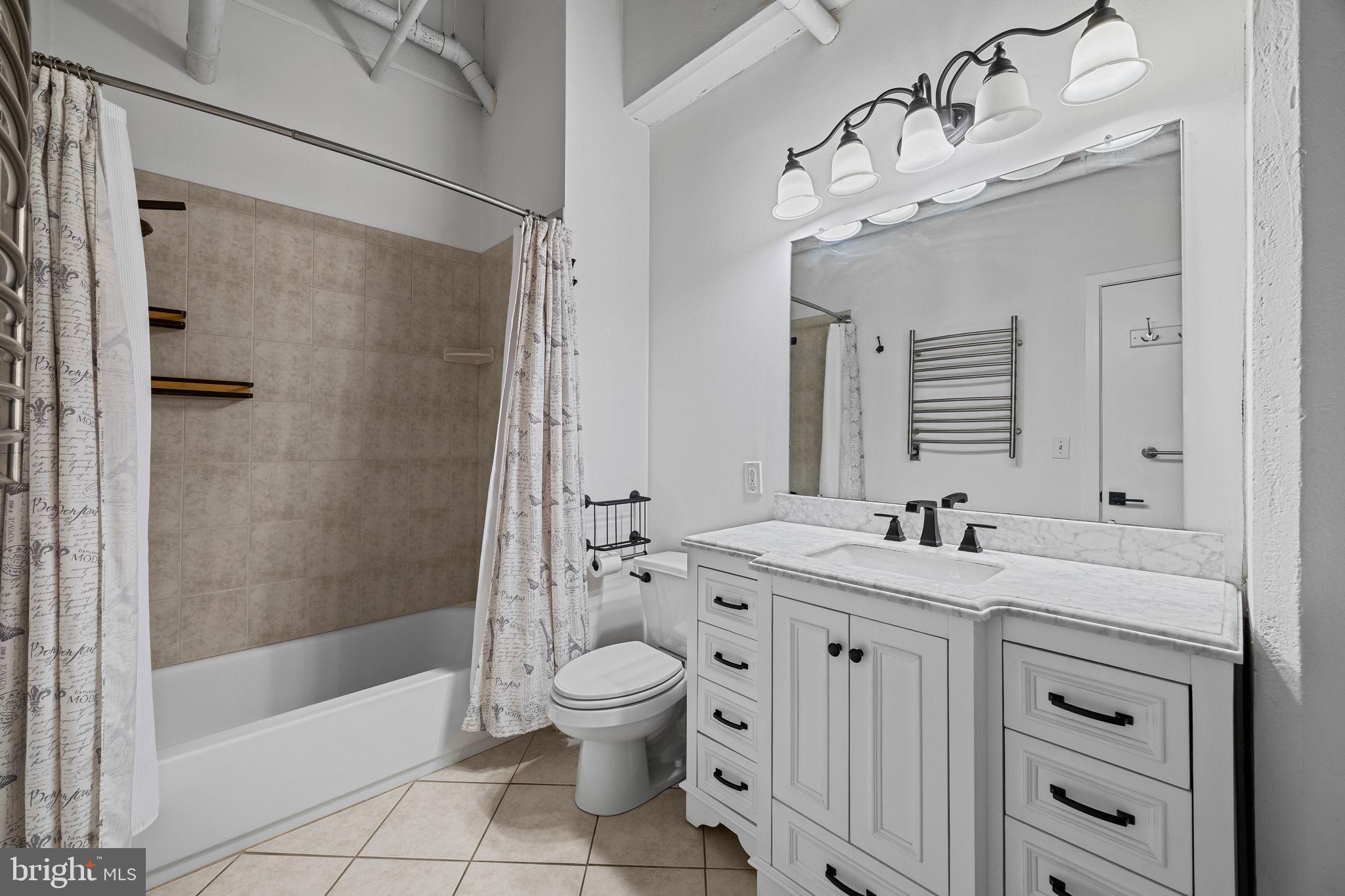 LOGAN SQUARE - Residential