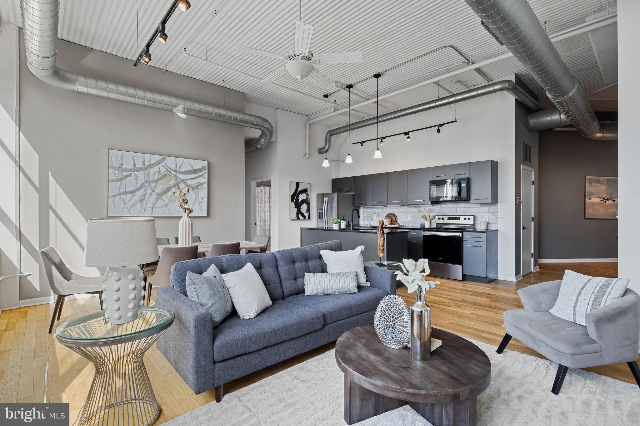 LOGAN SQUARE - Residential