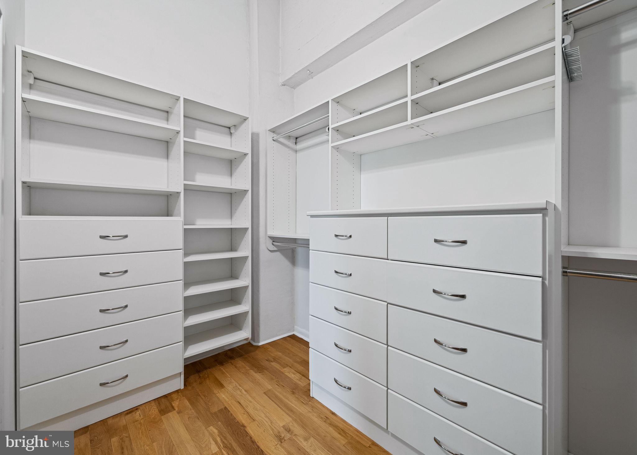 LOGAN SQUARE - Residential