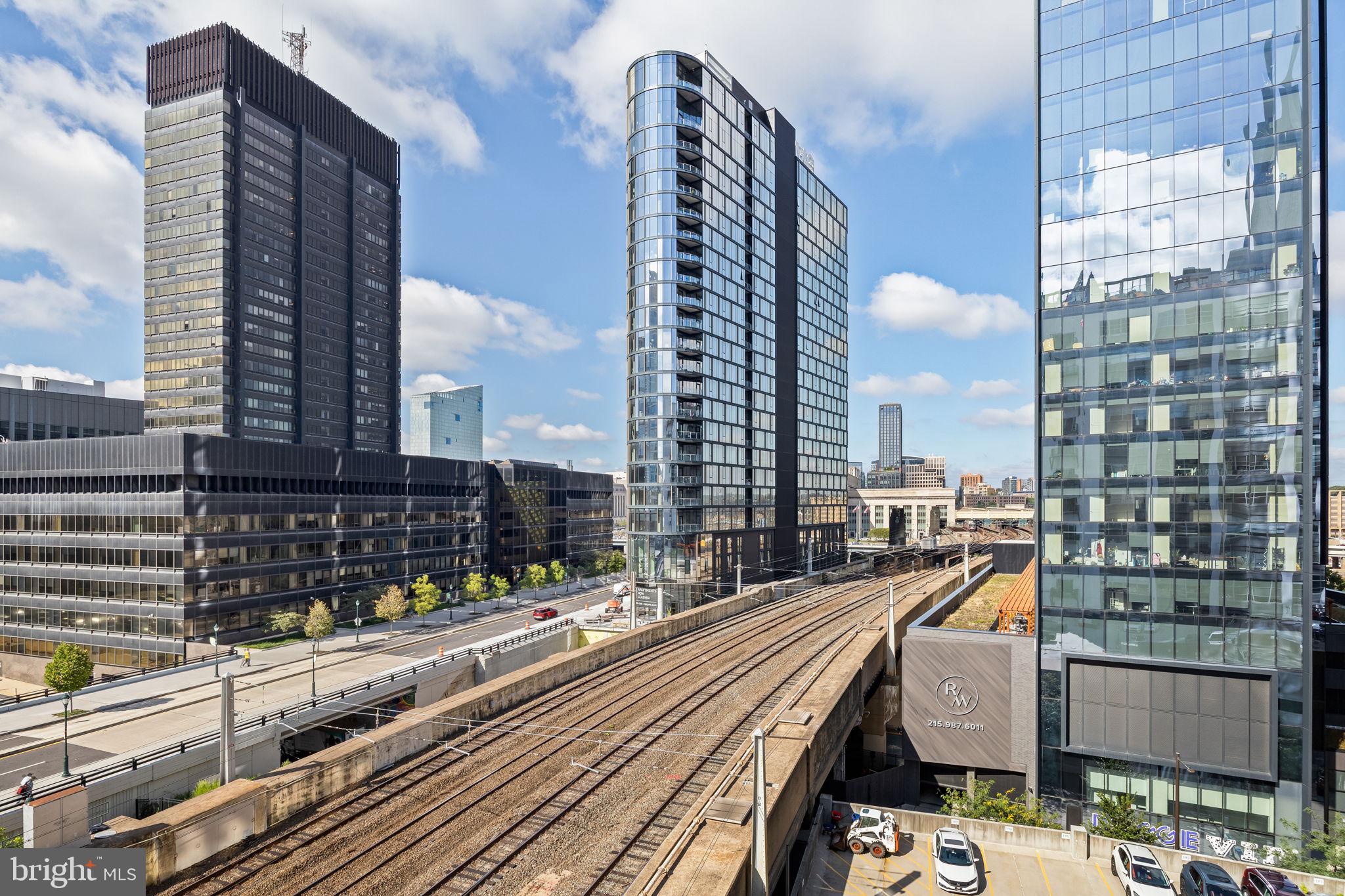 LOGAN SQUARE - Residential