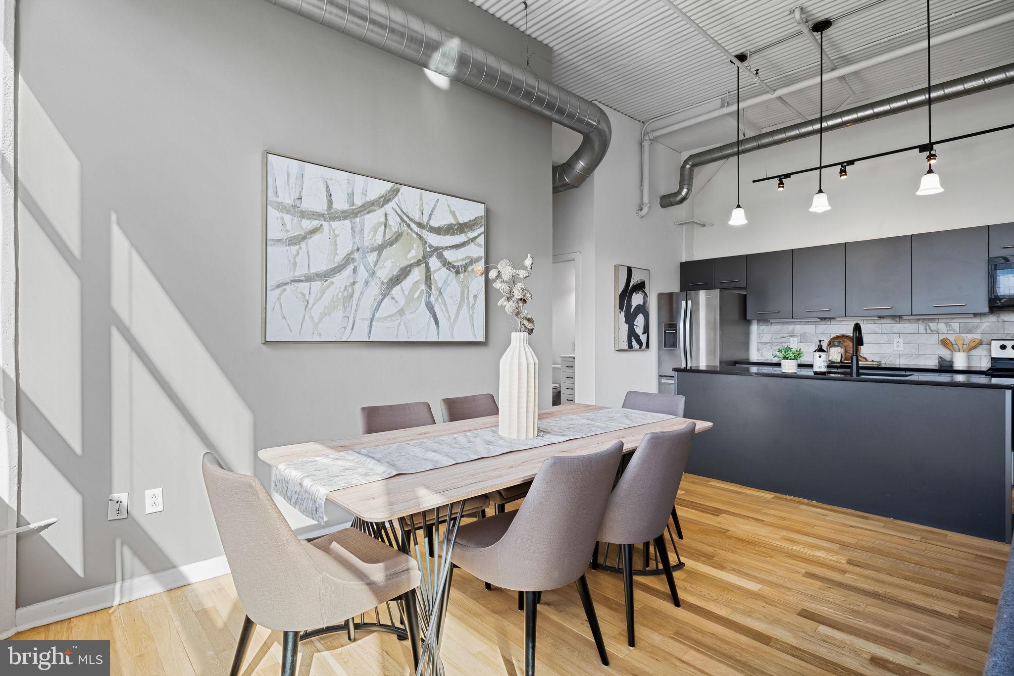 LOGAN SQUARE - Residential