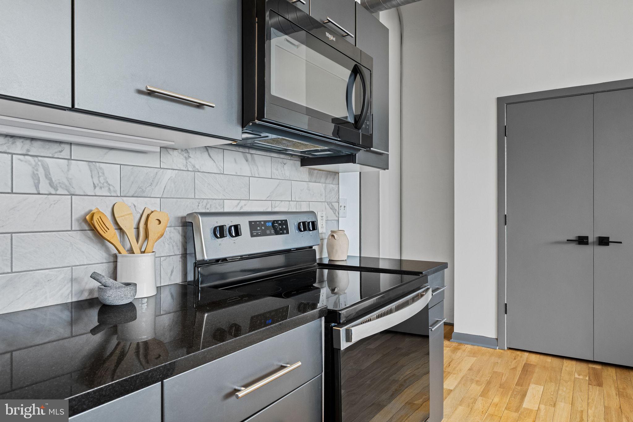 LOGAN SQUARE - Residential