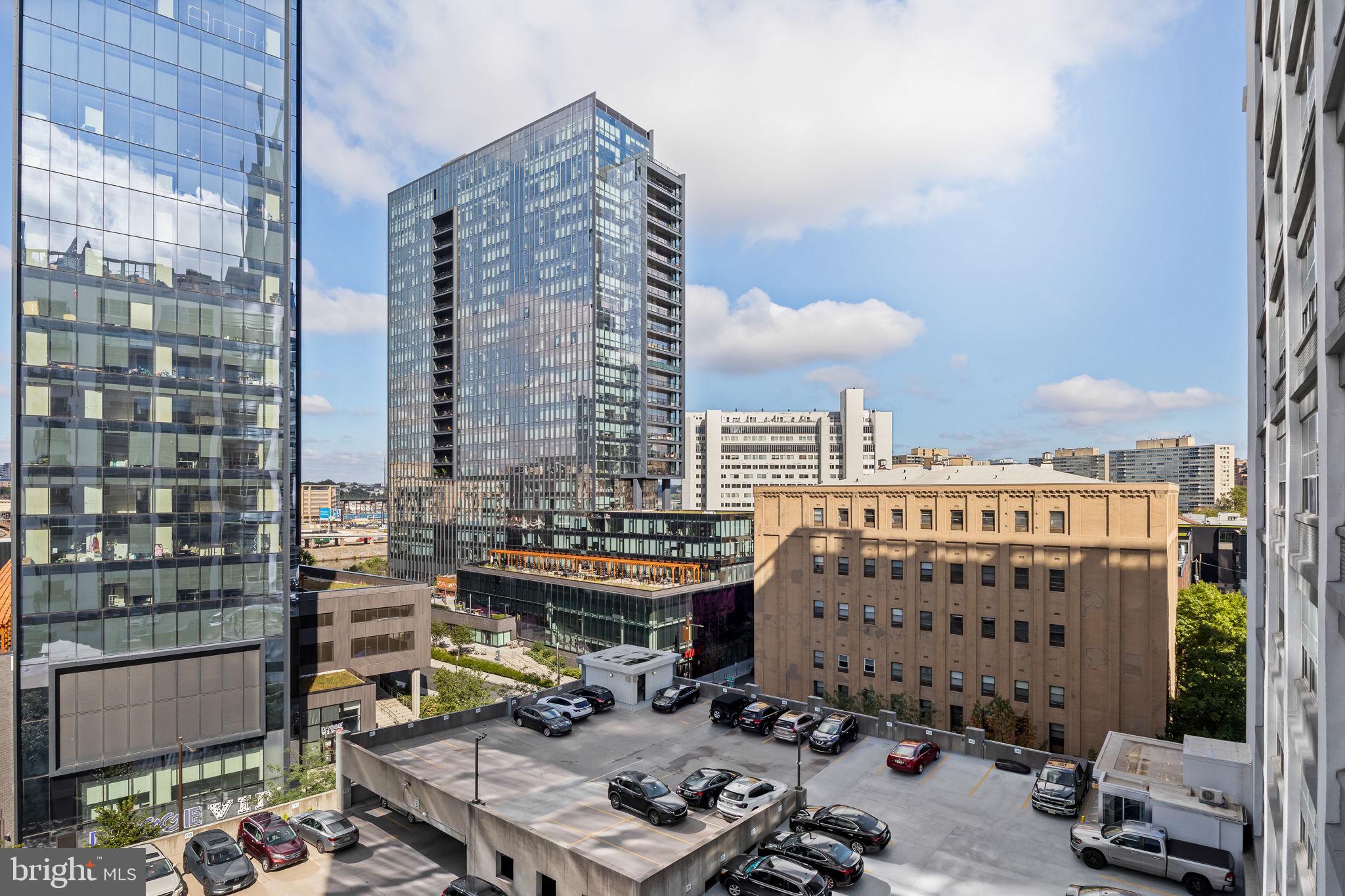 LOGAN SQUARE - Residential