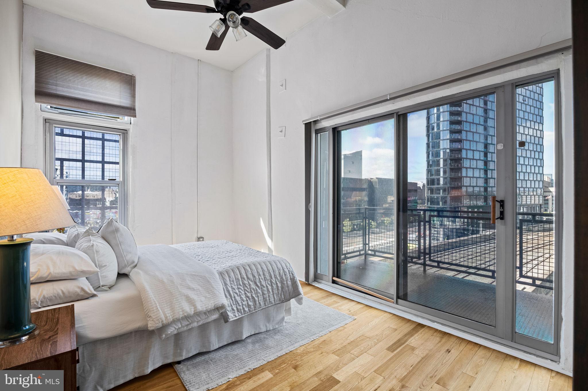 LOGAN SQUARE - Residential