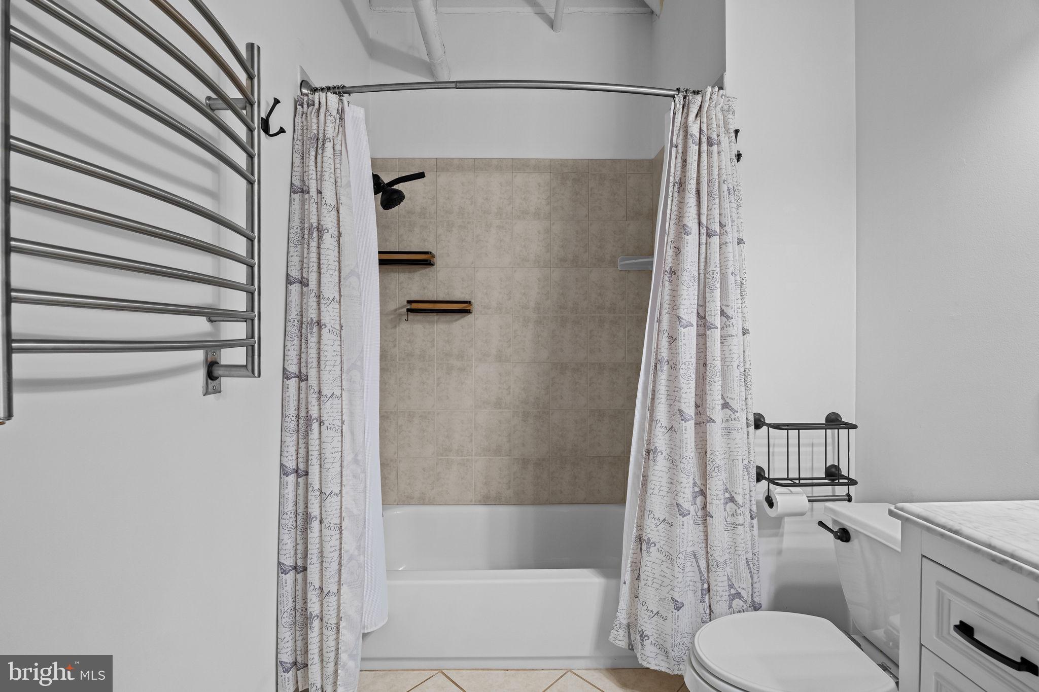 LOGAN SQUARE - Residential