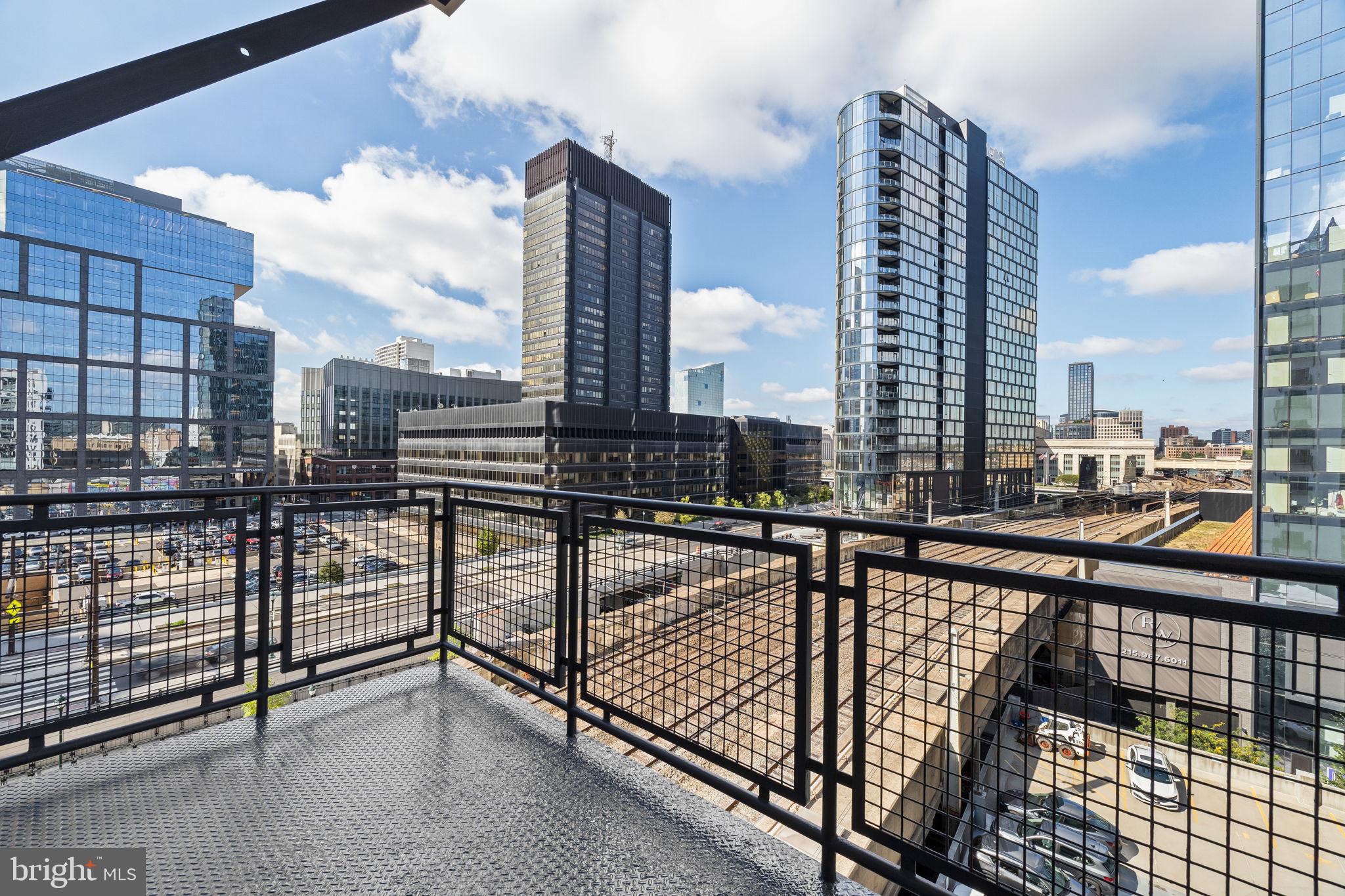 LOGAN SQUARE - Residential