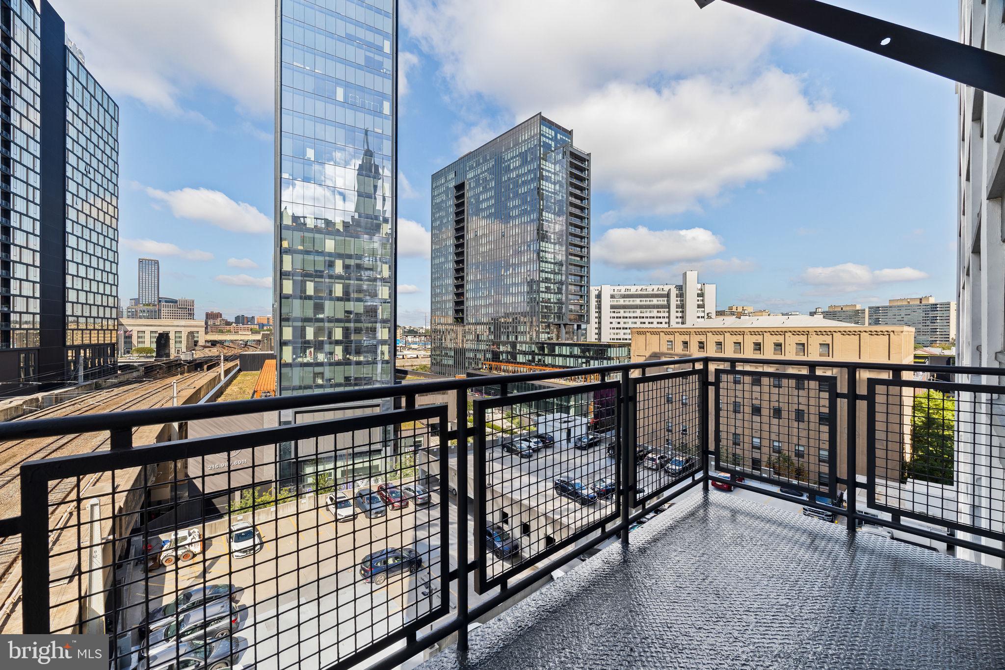 LOGAN SQUARE - Residential