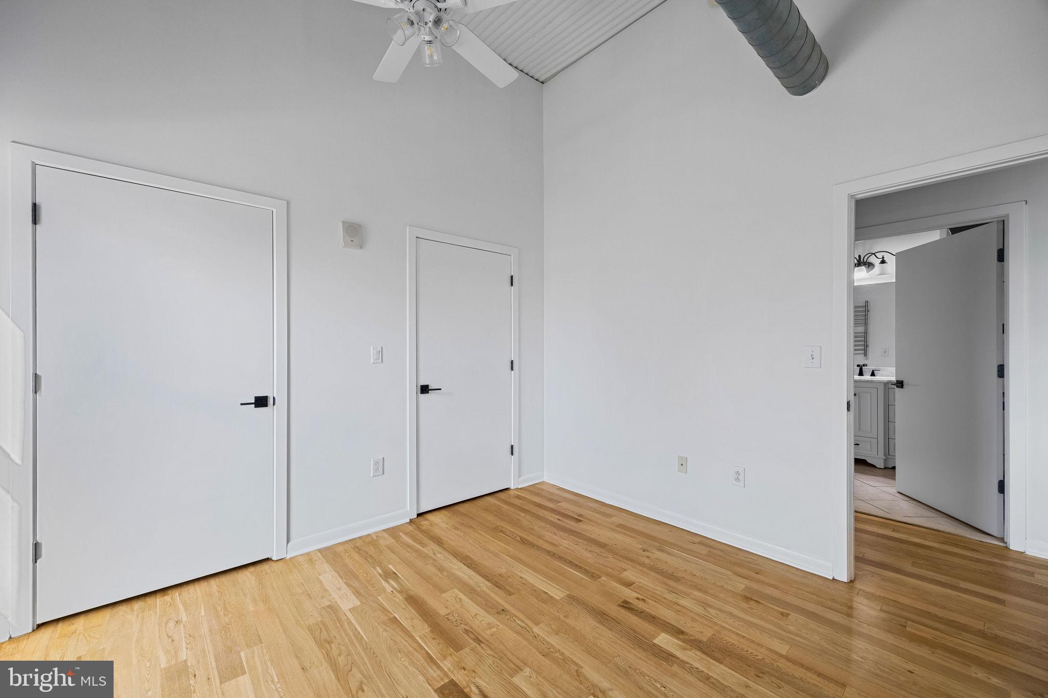 LOGAN SQUARE - Residential