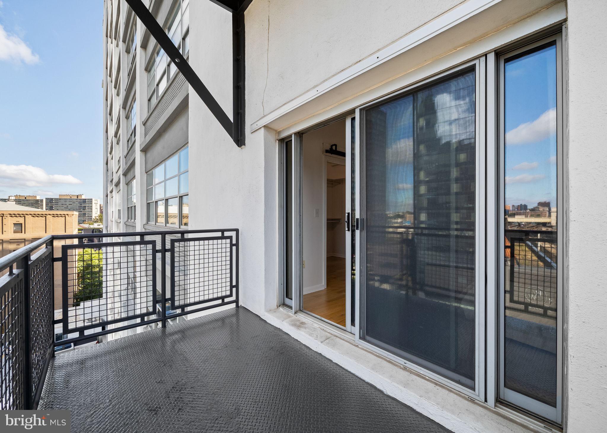 LOGAN SQUARE - Residential