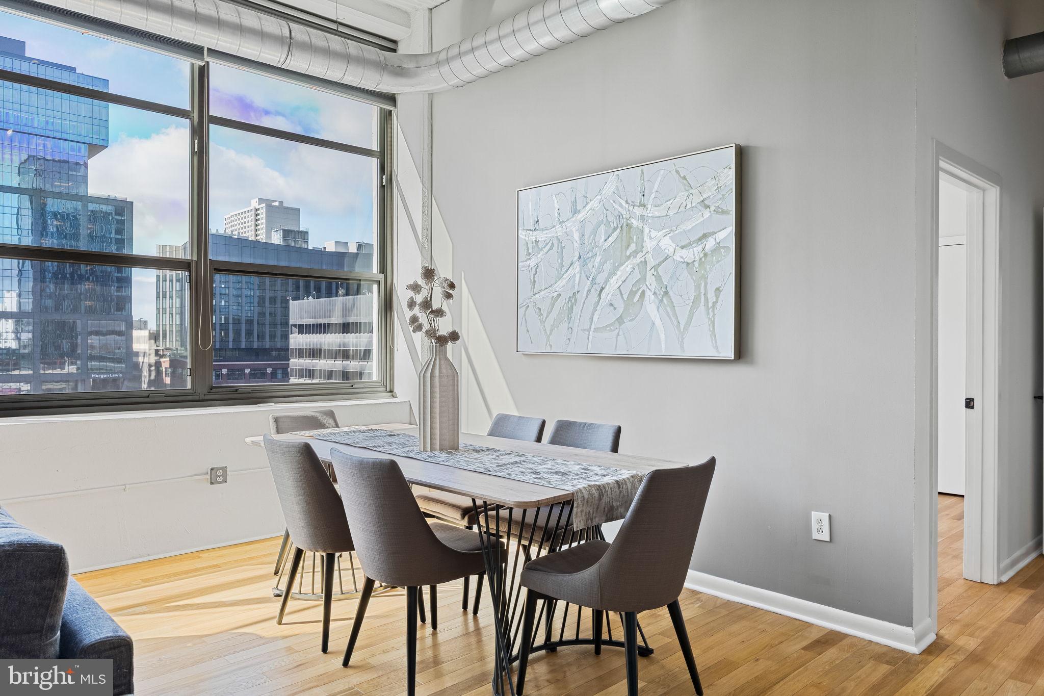 LOGAN SQUARE - Residential