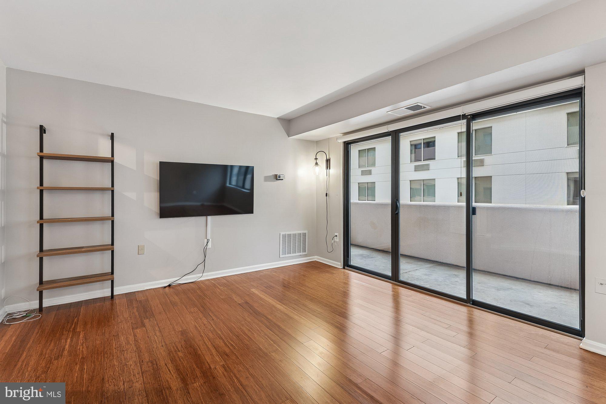 1301 N COURTHOUSE ROAD 807