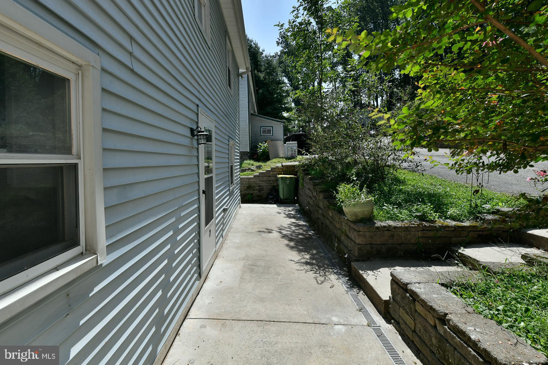 7 HELLUVA HILL LANE