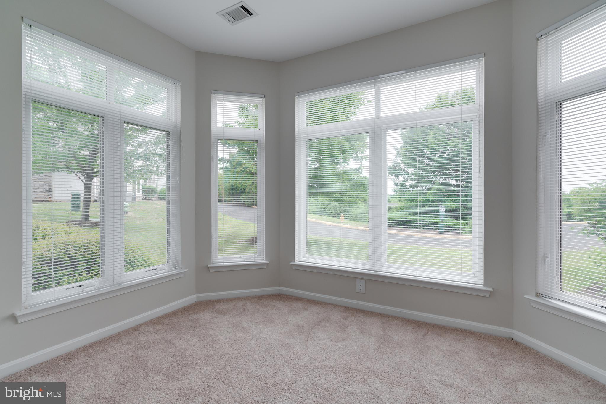 POTOMAC POINTE CONDOMINI - Residential Lease