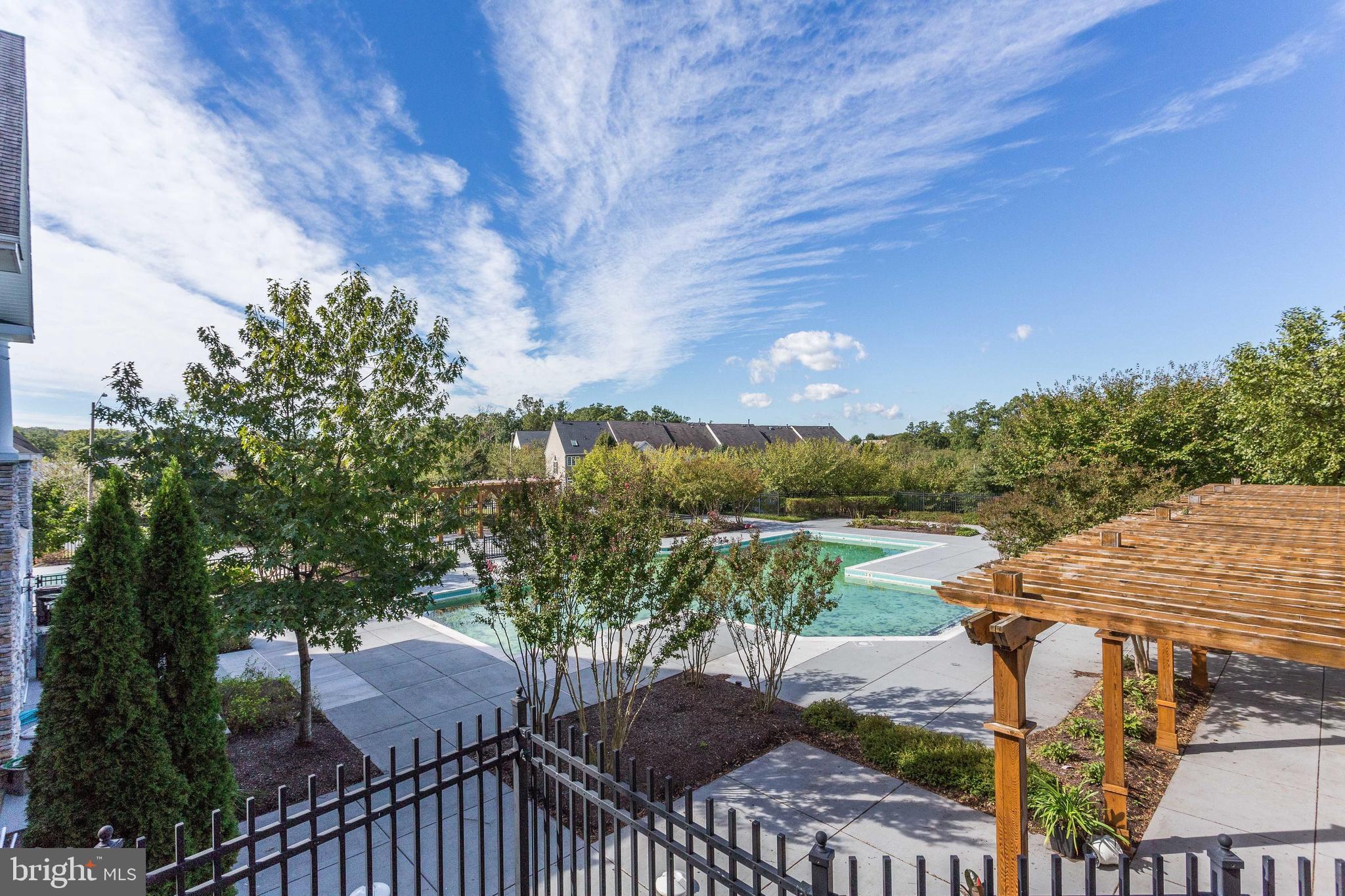 POTOMAC POINTE CONDOMINI - Residential Lease