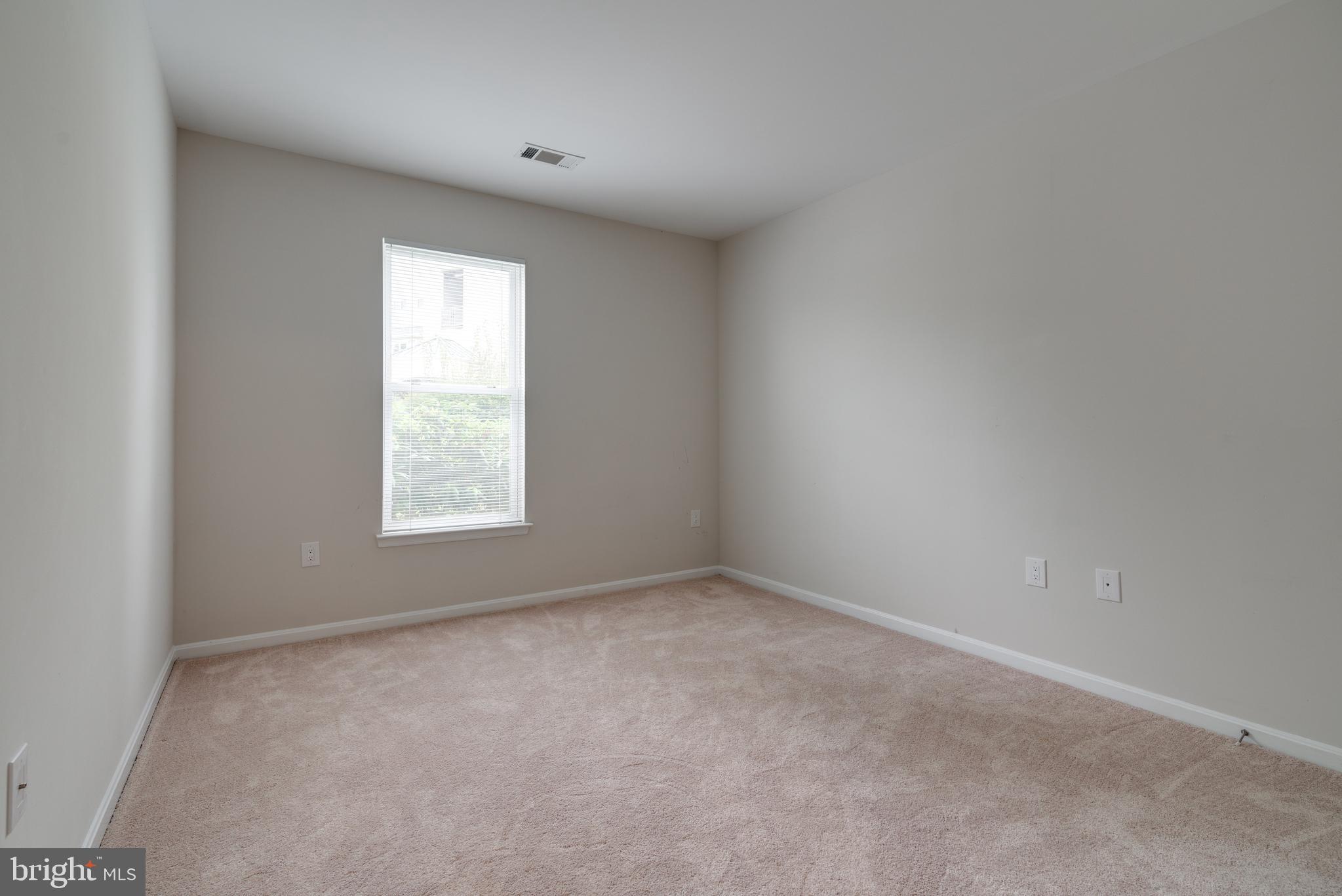 POTOMAC POINTE CONDOMINI - Residential Lease