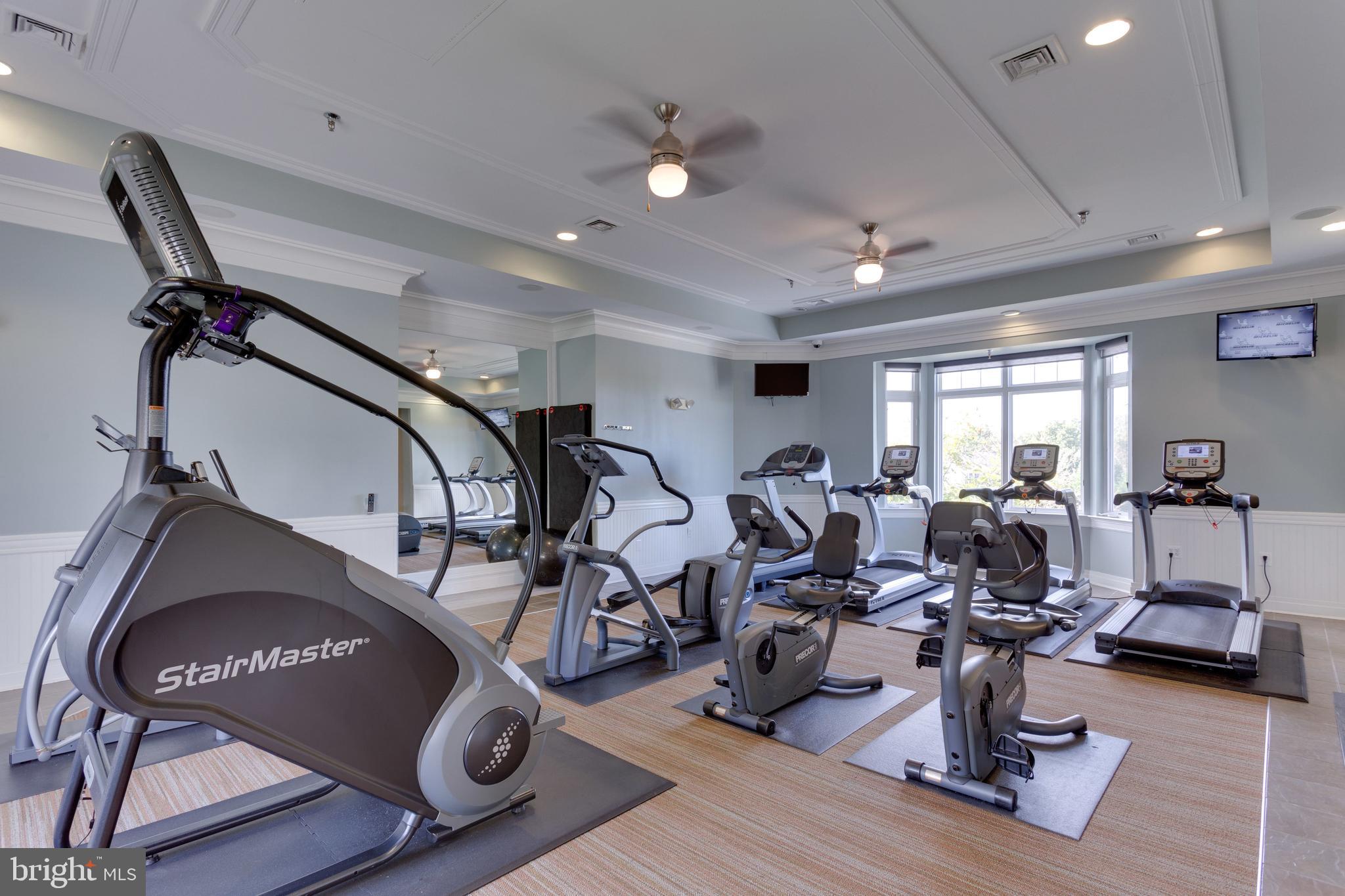 POTOMAC POINTE CONDOMINI - Residential Lease