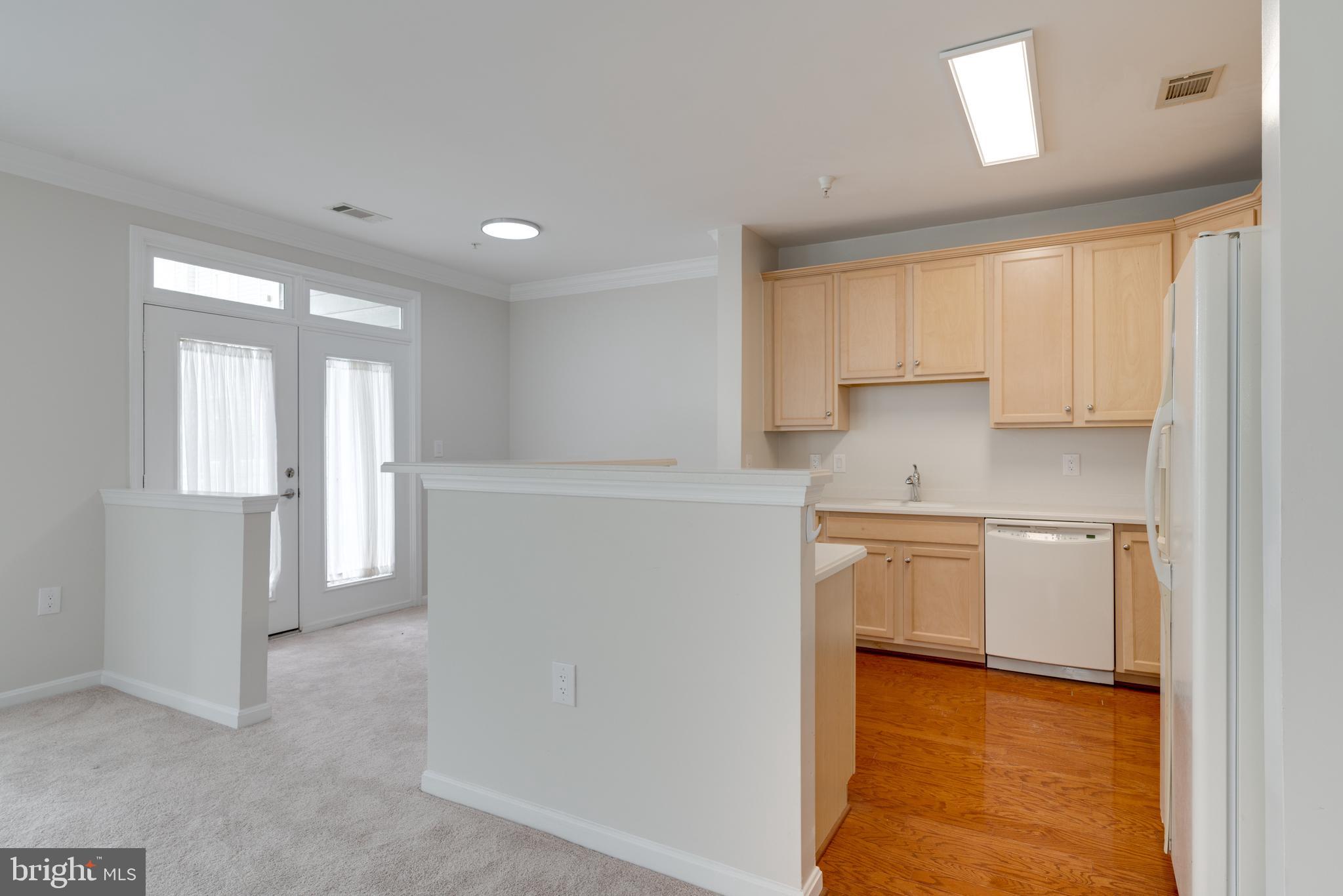 POTOMAC POINTE CONDOMINI - Residential Lease