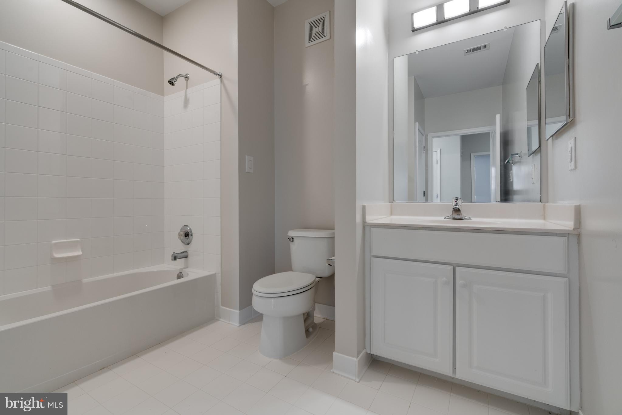 POTOMAC POINTE CONDOMINI - Residential Lease