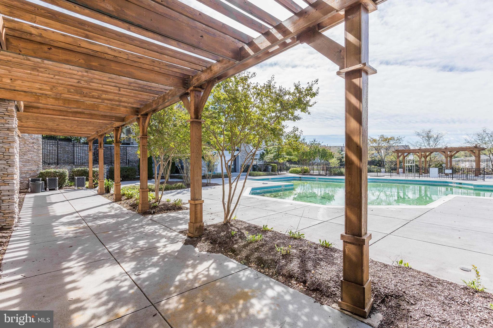 POTOMAC POINTE CONDOMINI - Residential Lease