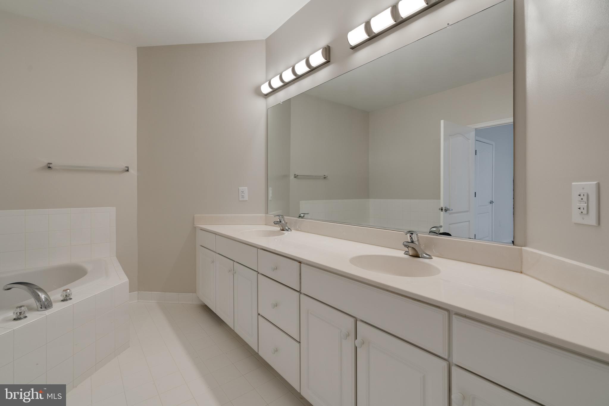 POTOMAC POINTE CONDOMINI - Residential Lease