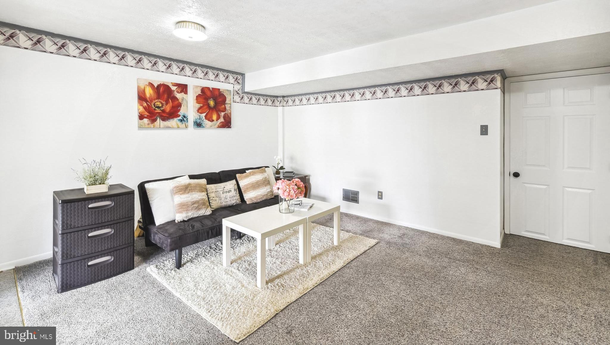 KINGS COURT - Residential