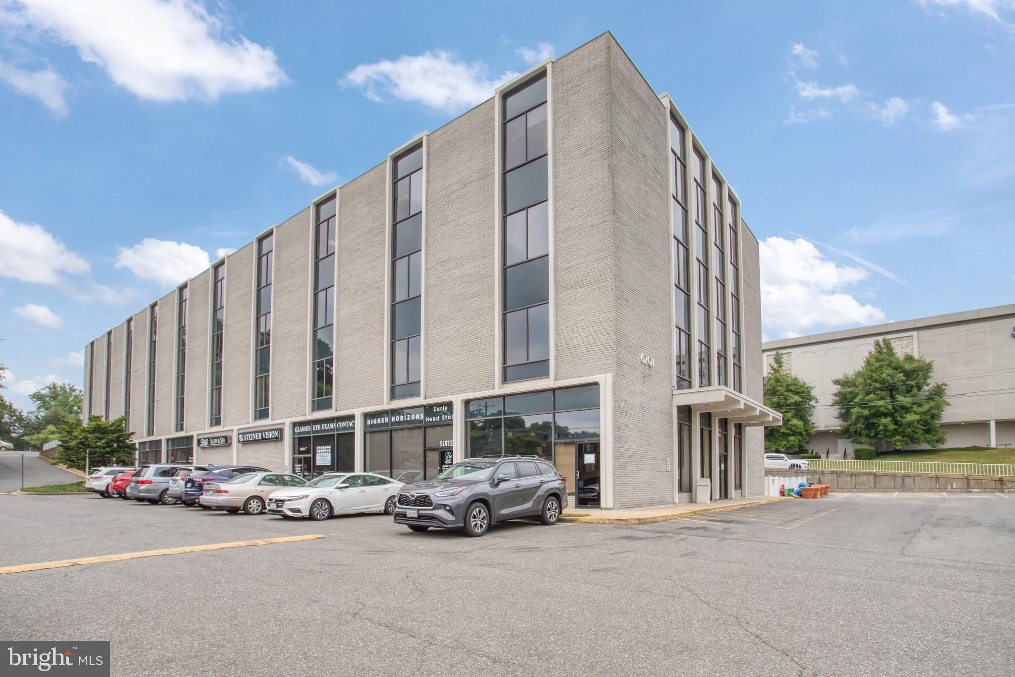 6201 LEESBURG PIKE 404