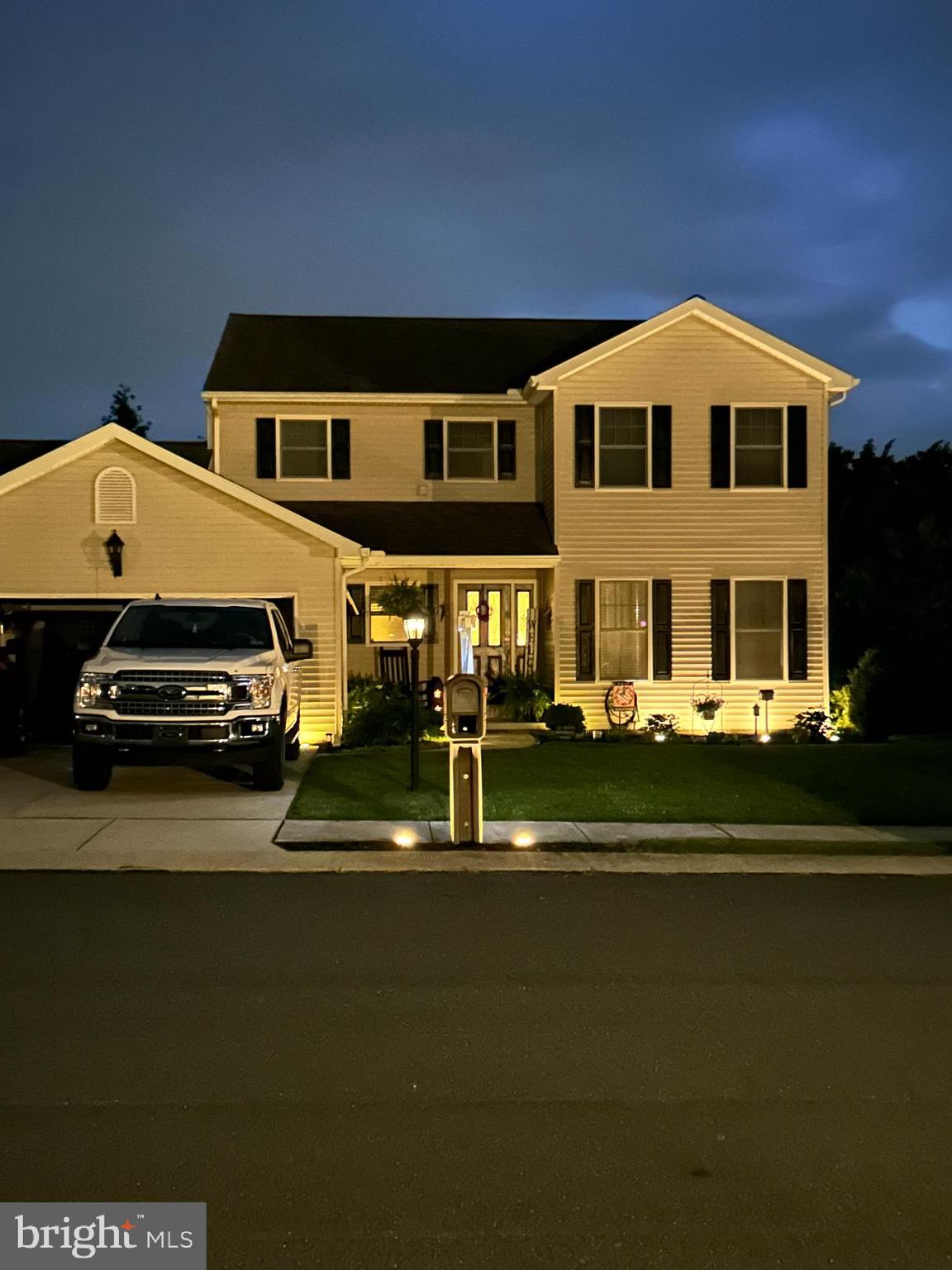 13 FIELDCREST DRIVE