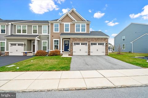 Townhouse For Sale - 1212 Benjamin Drive<br/> KENNETT SQUARE, PA 19348