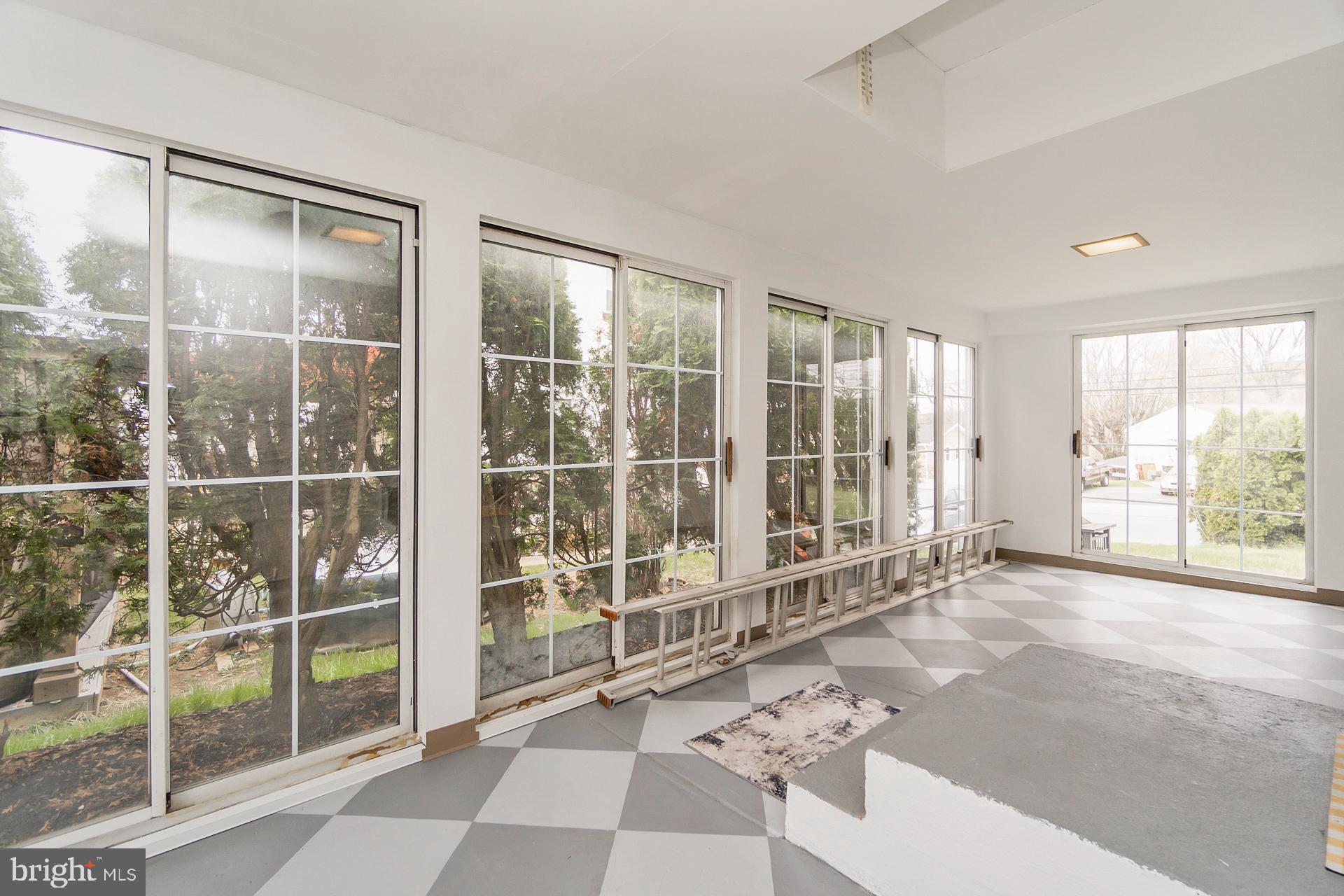 WHITEHALL - Residential