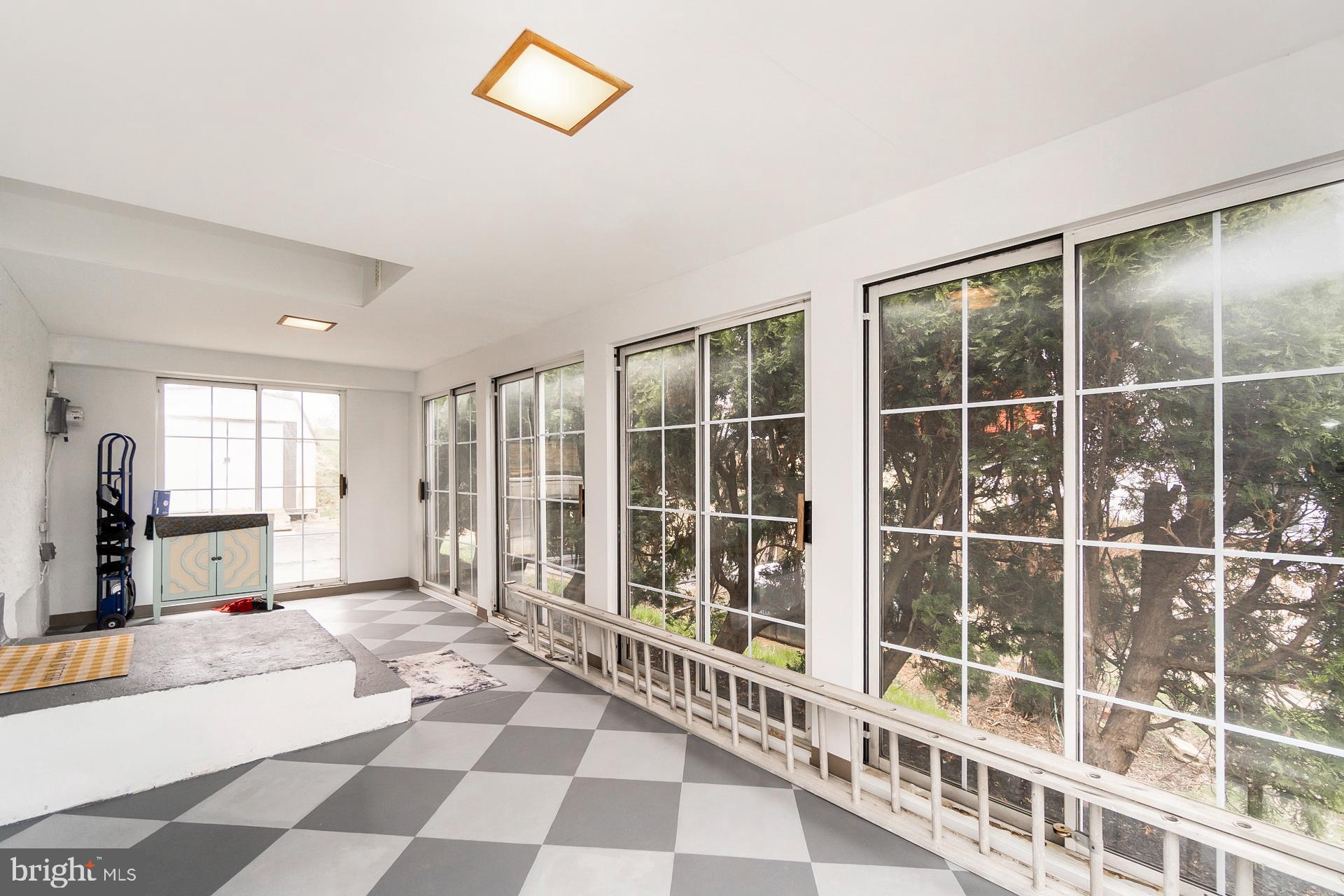 WHITEHALL - Residential