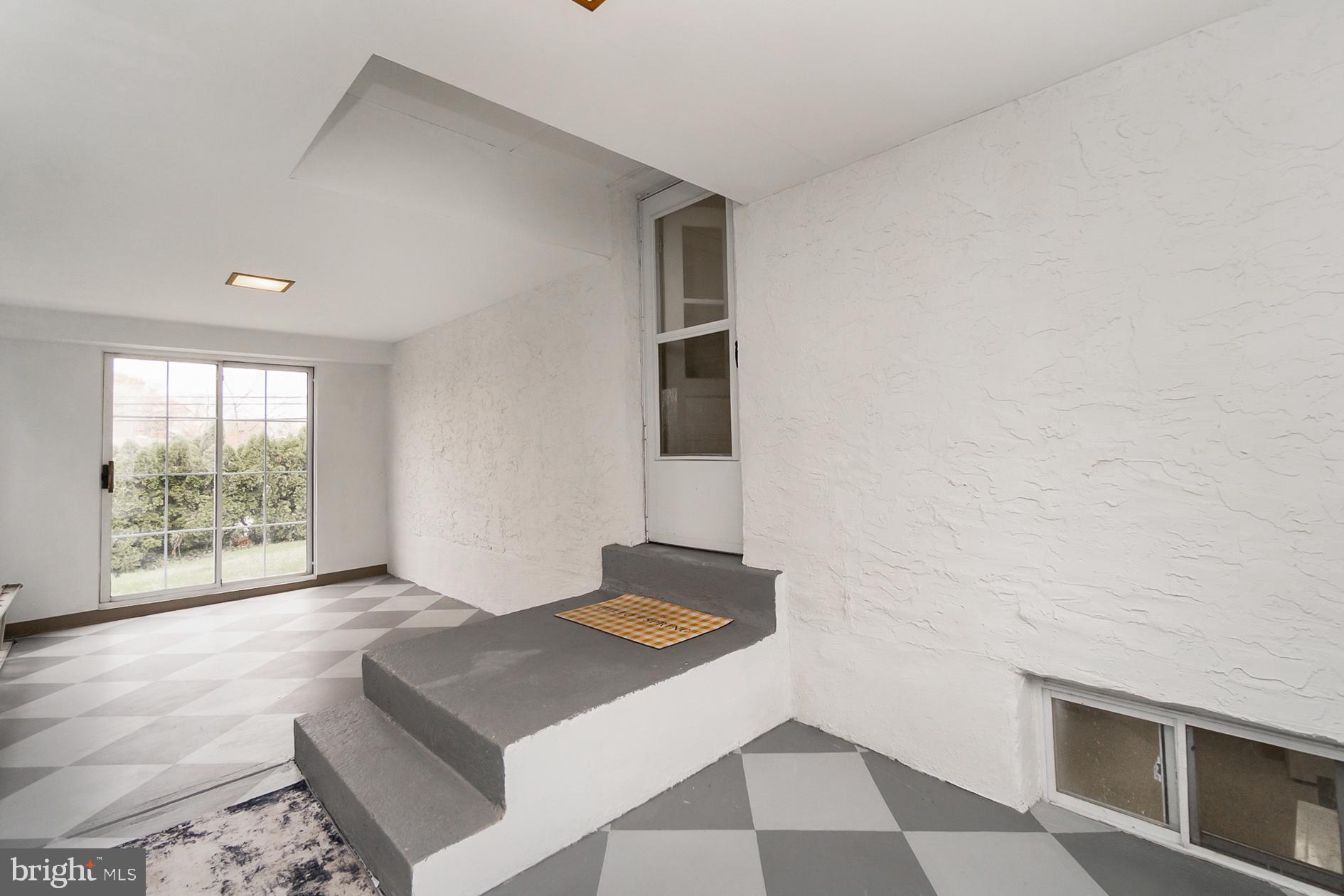 WHITEHALL - Residential