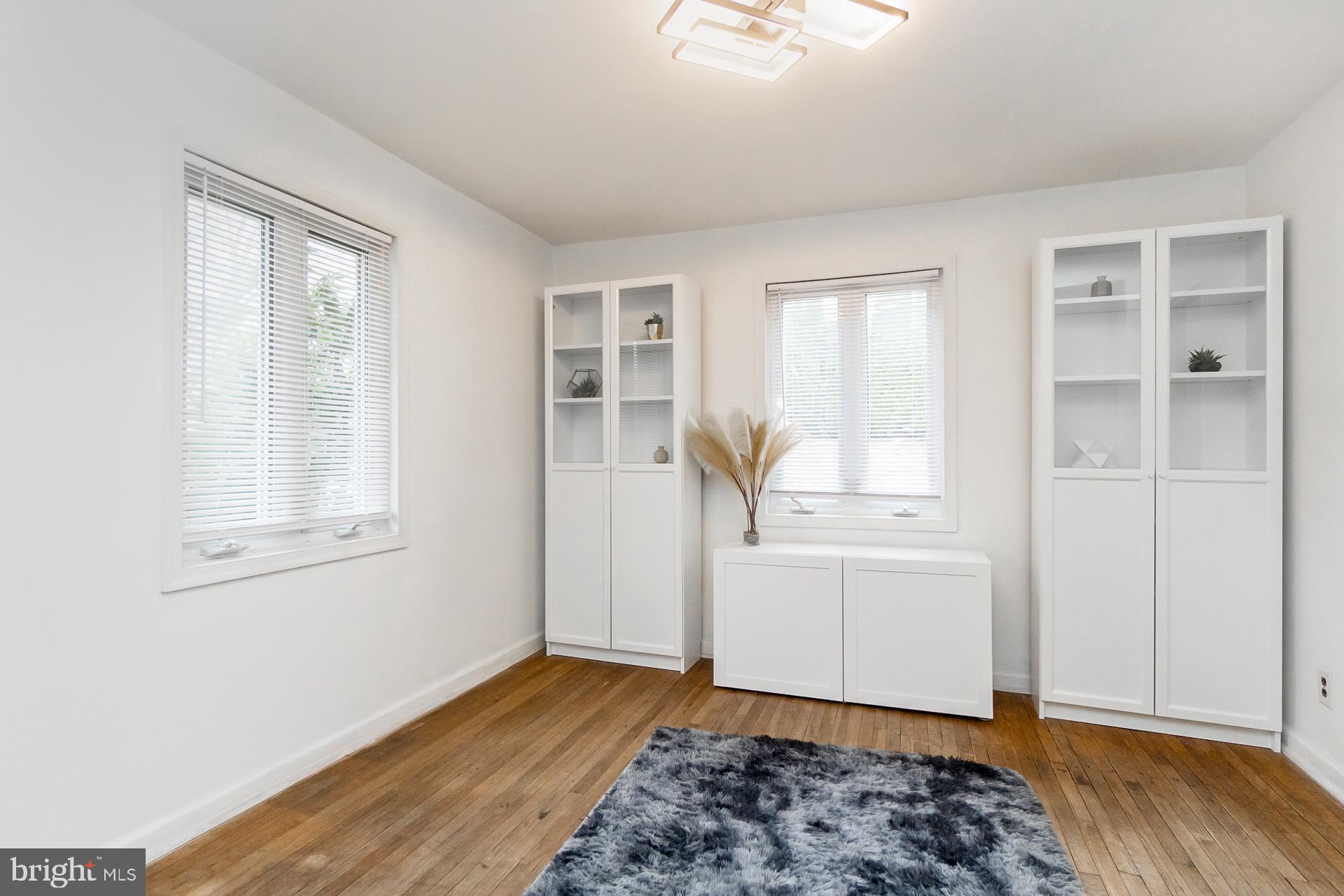 WHITEHALL - Residential