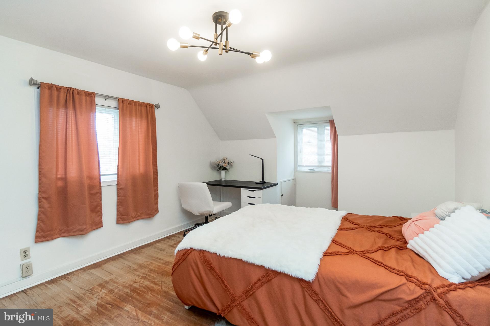 WHITEHALL - Residential