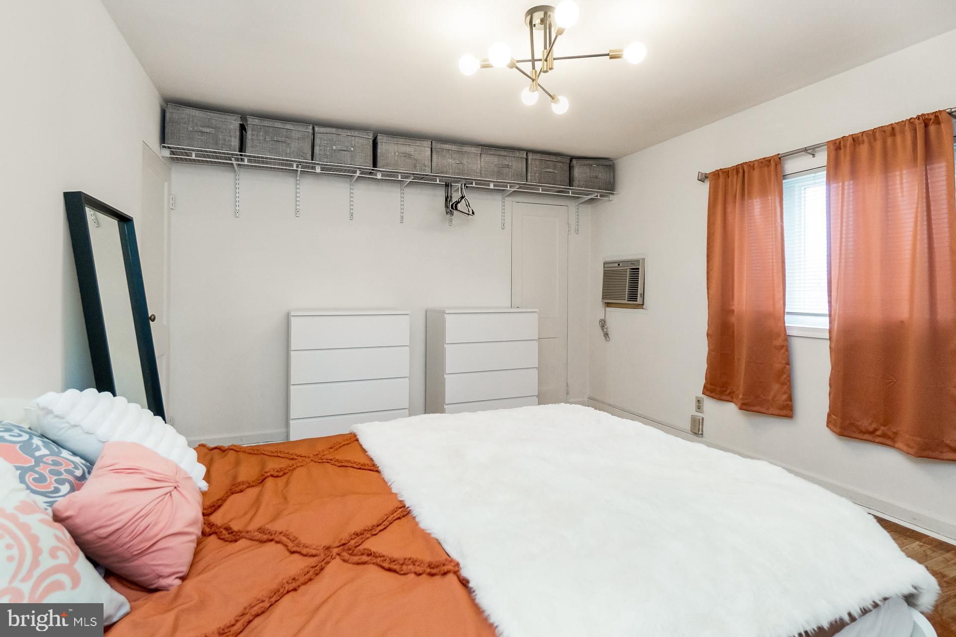 WHITEHALL - Residential