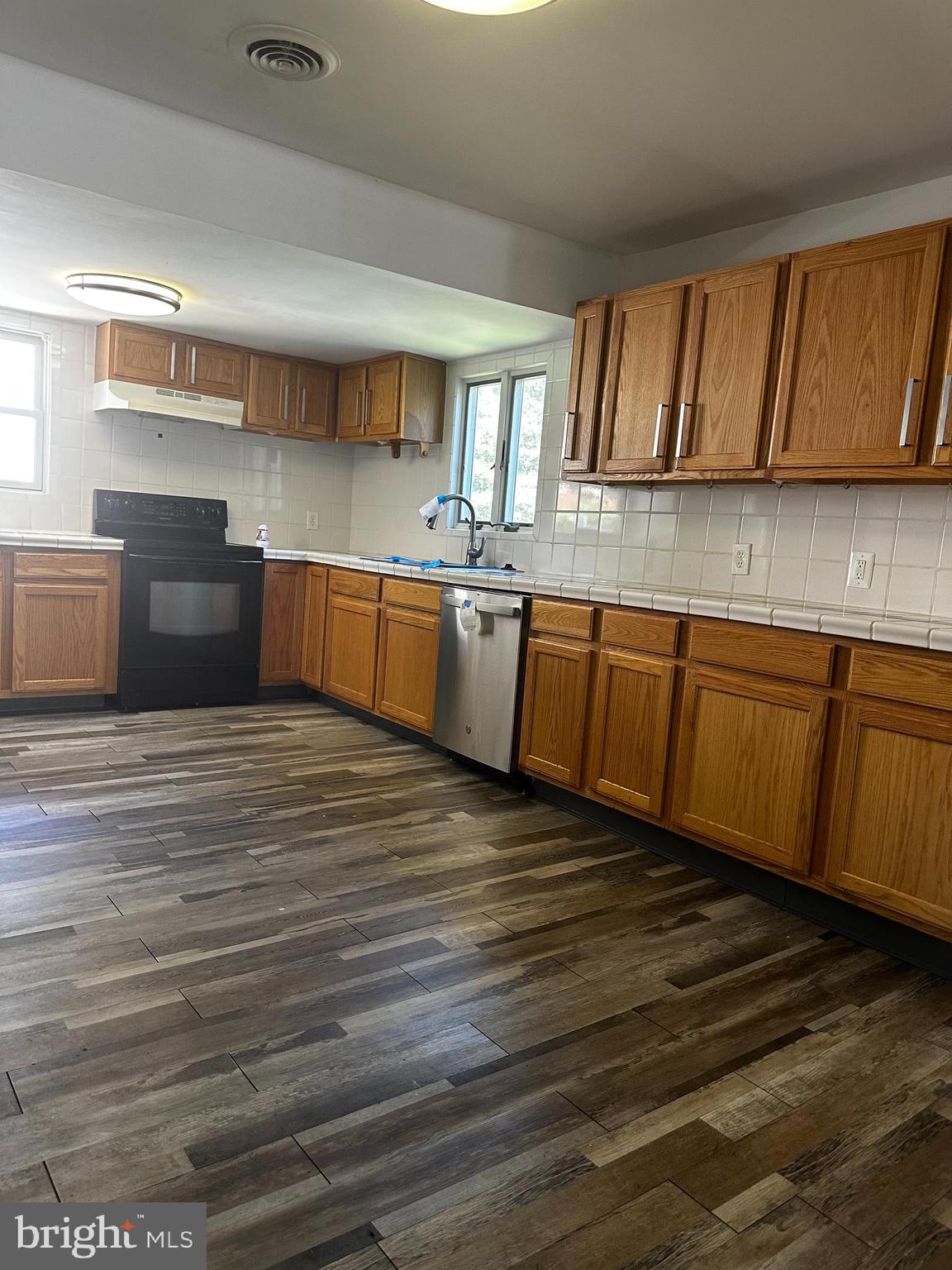 WOODLAND BEACH - Residential