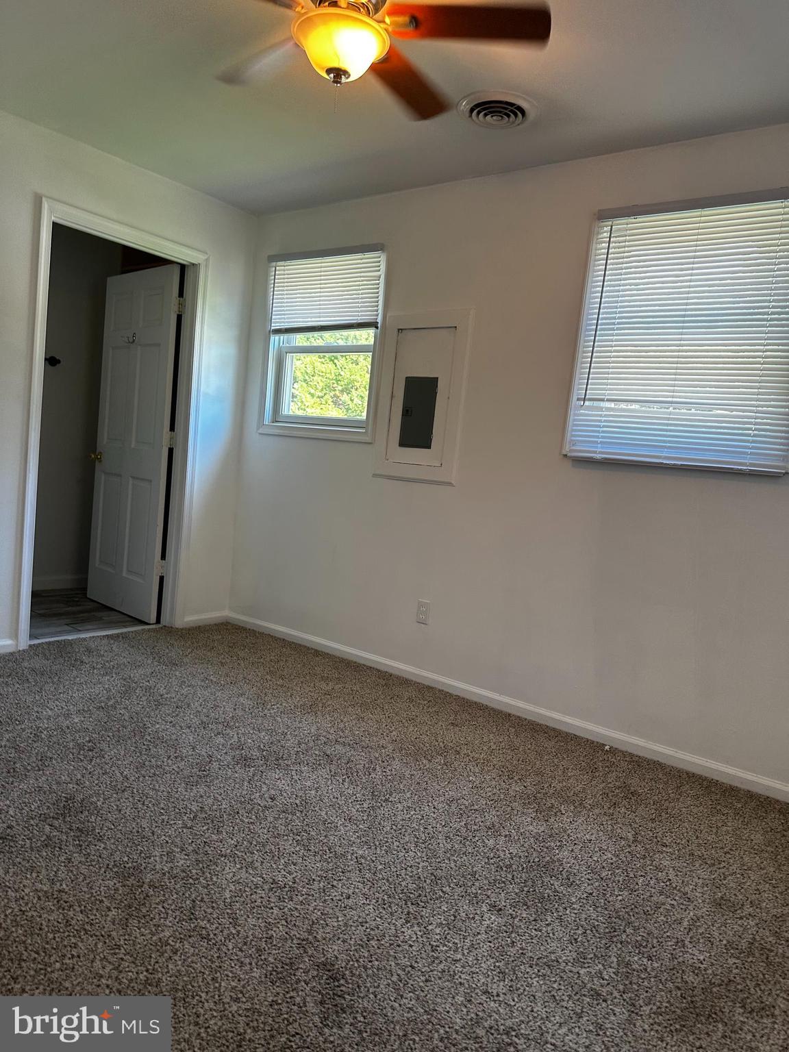 WOODLAND BEACH - Residential