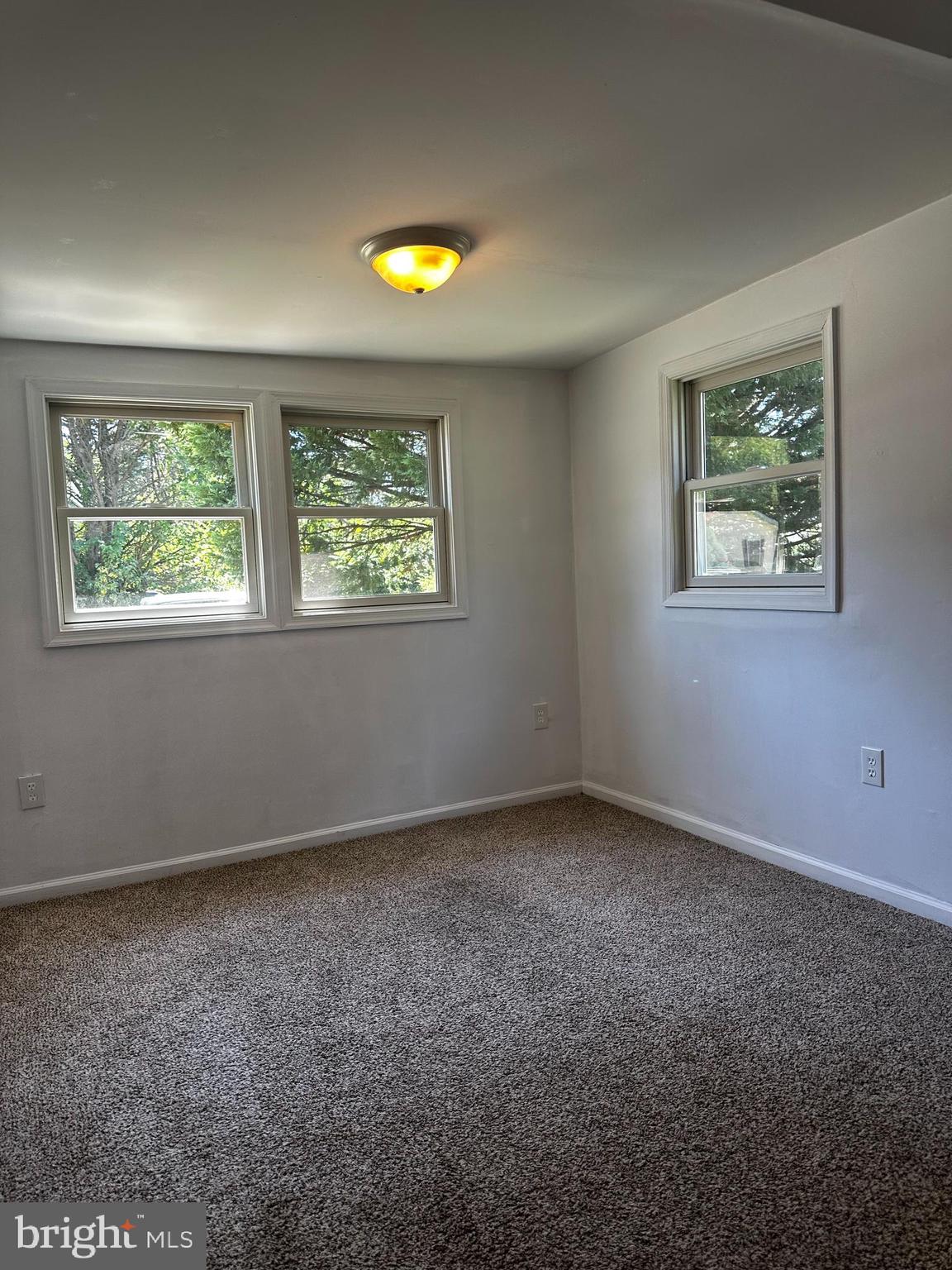 WOODLAND BEACH - Residential