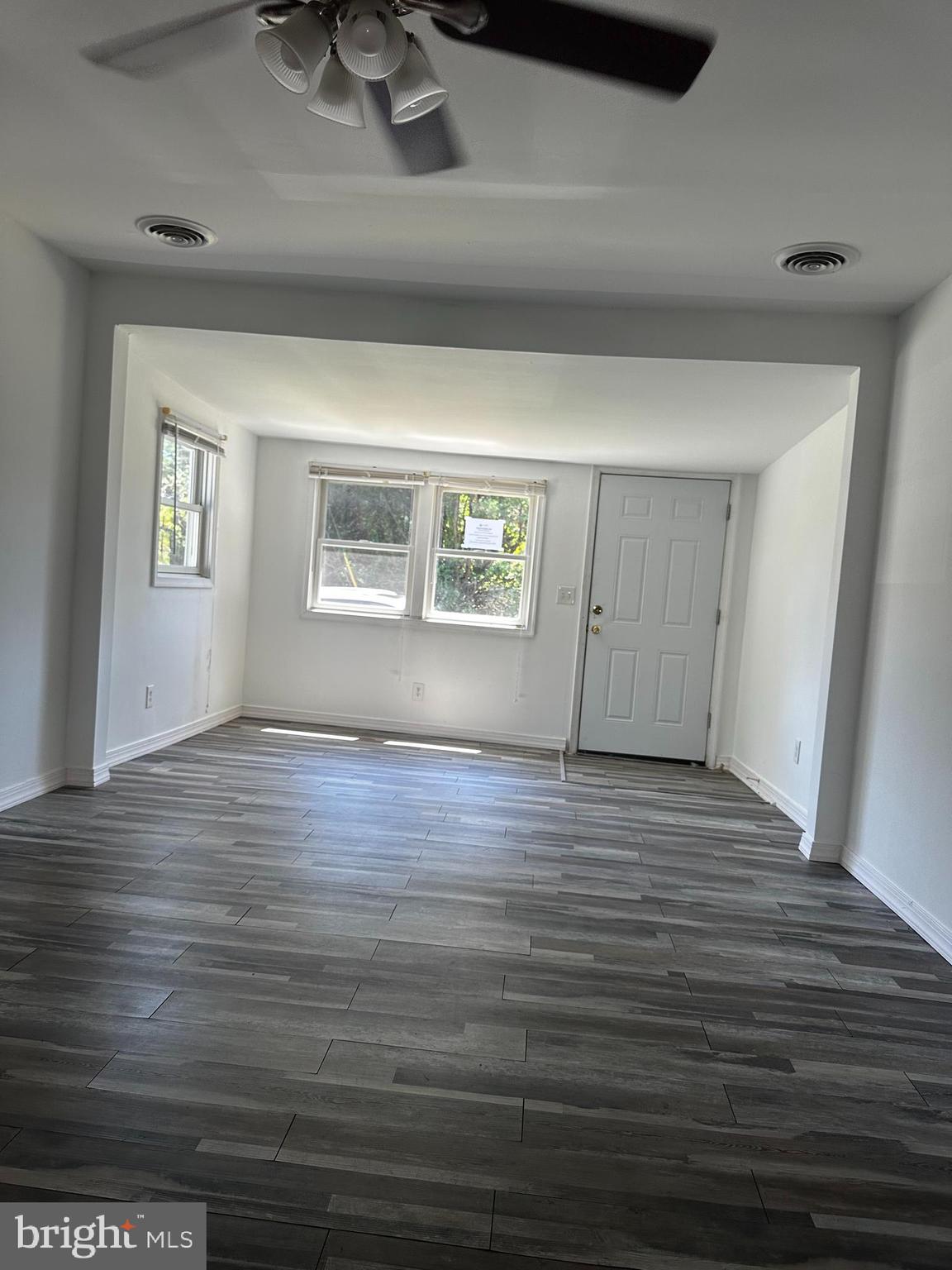 WOODLAND BEACH - Residential