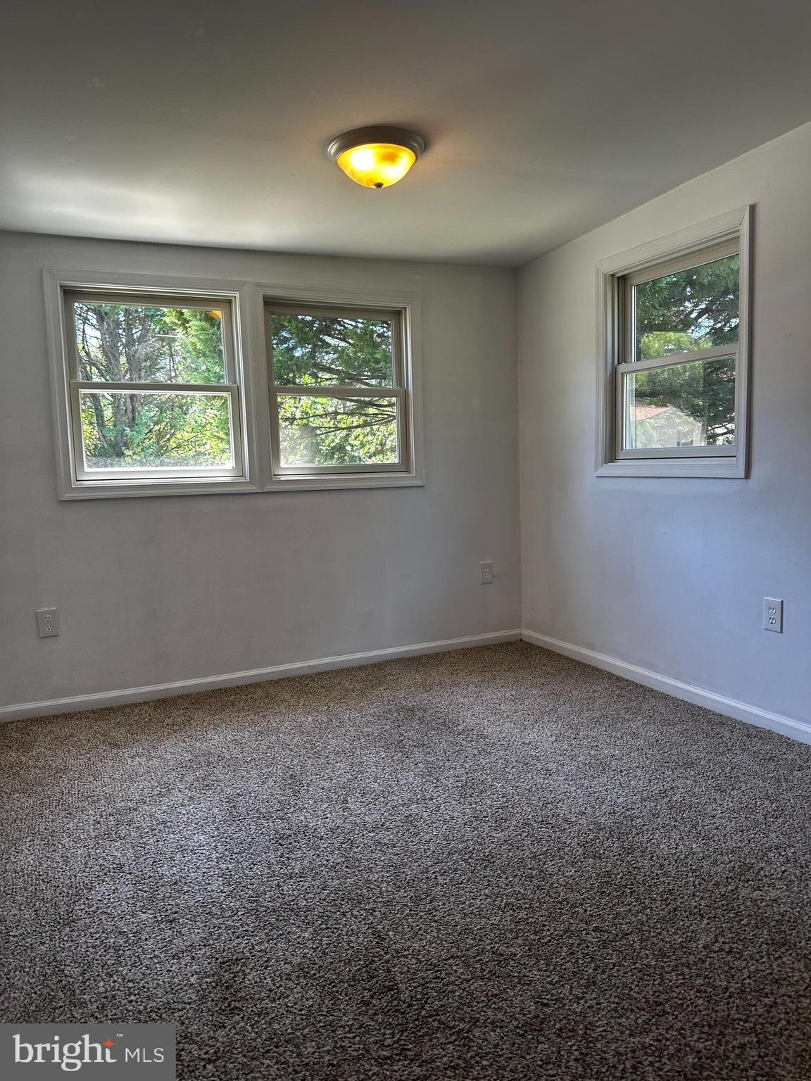 WOODLAND BEACH - Residential