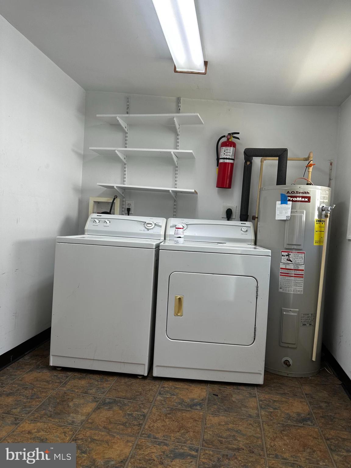 WOODLAND BEACH - Residential